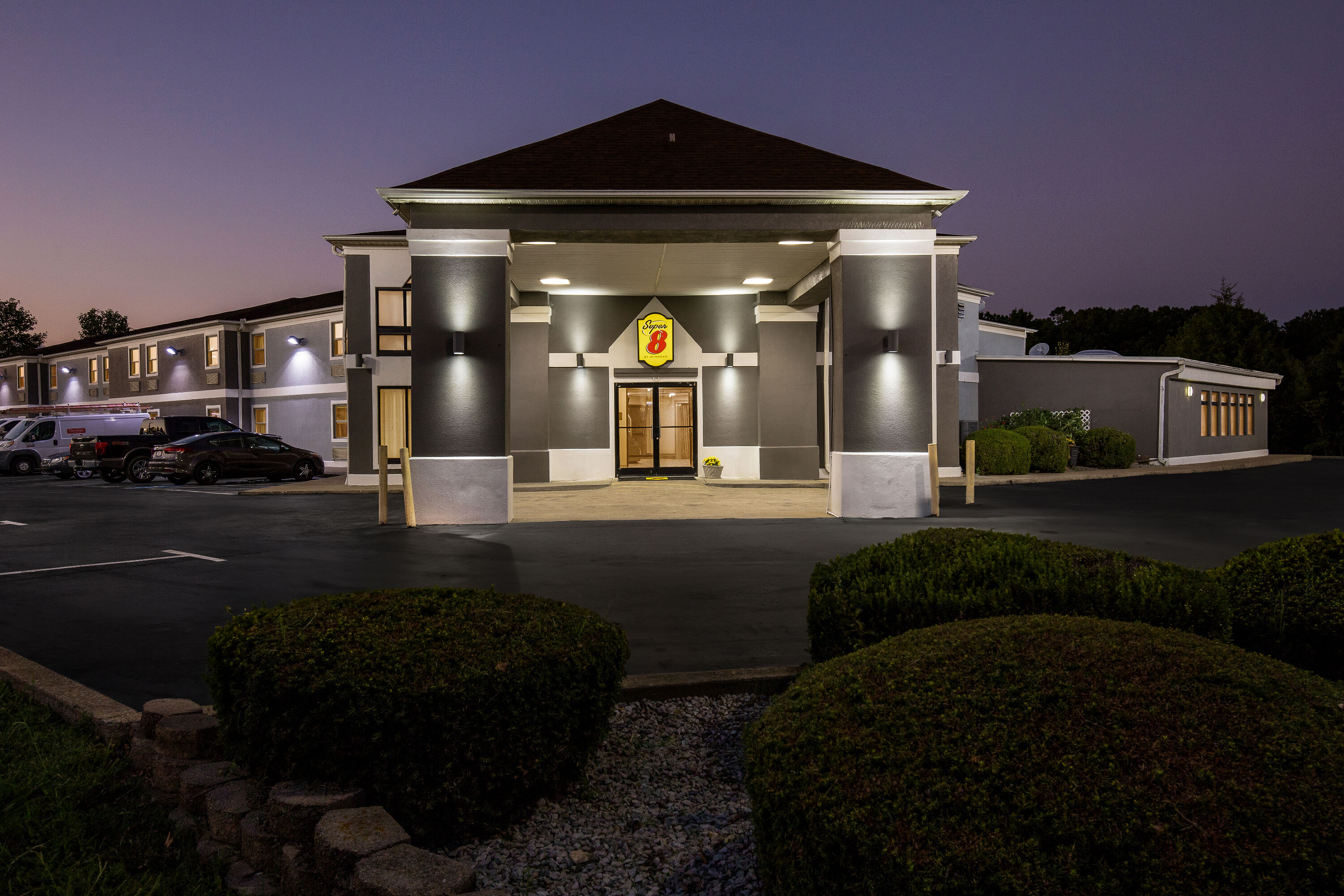 Exterior Night Image of Super 8 by Wyndham Dickson hotel in Dickson, Tennessee