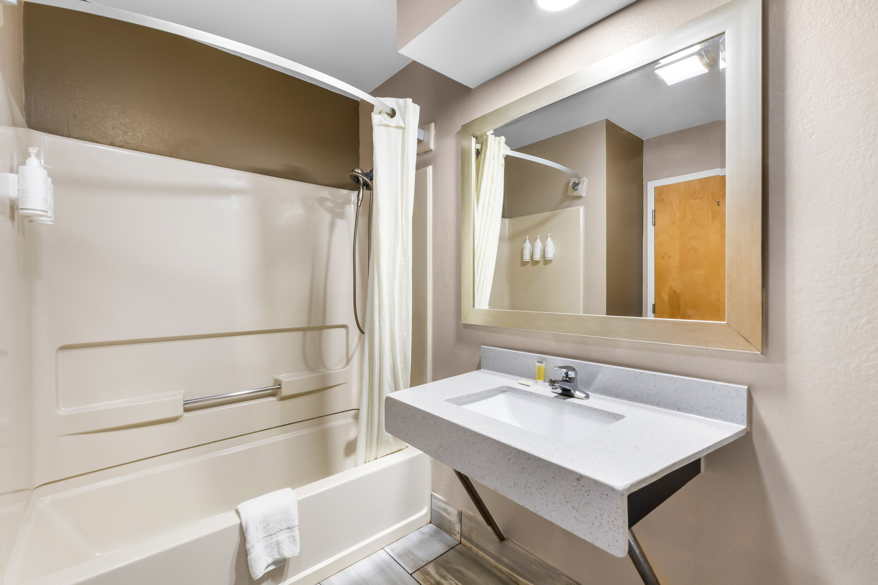 King bed guest room at the Super 8 by Wyndham Dickson in Dickson, Tennessee