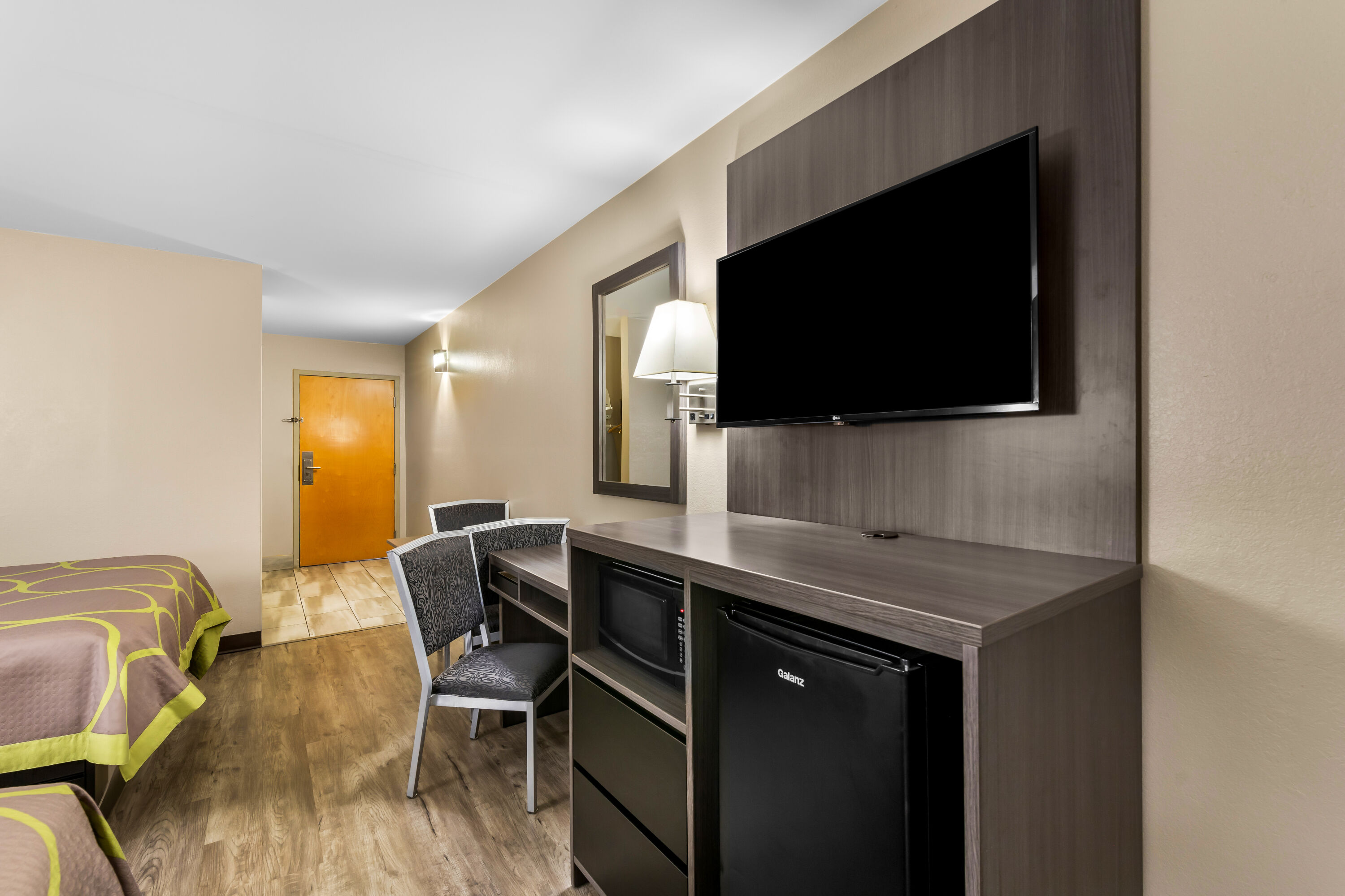 Double bed guest room at the Super 8 by Wyndham Dickson in Dickson, Tennessee