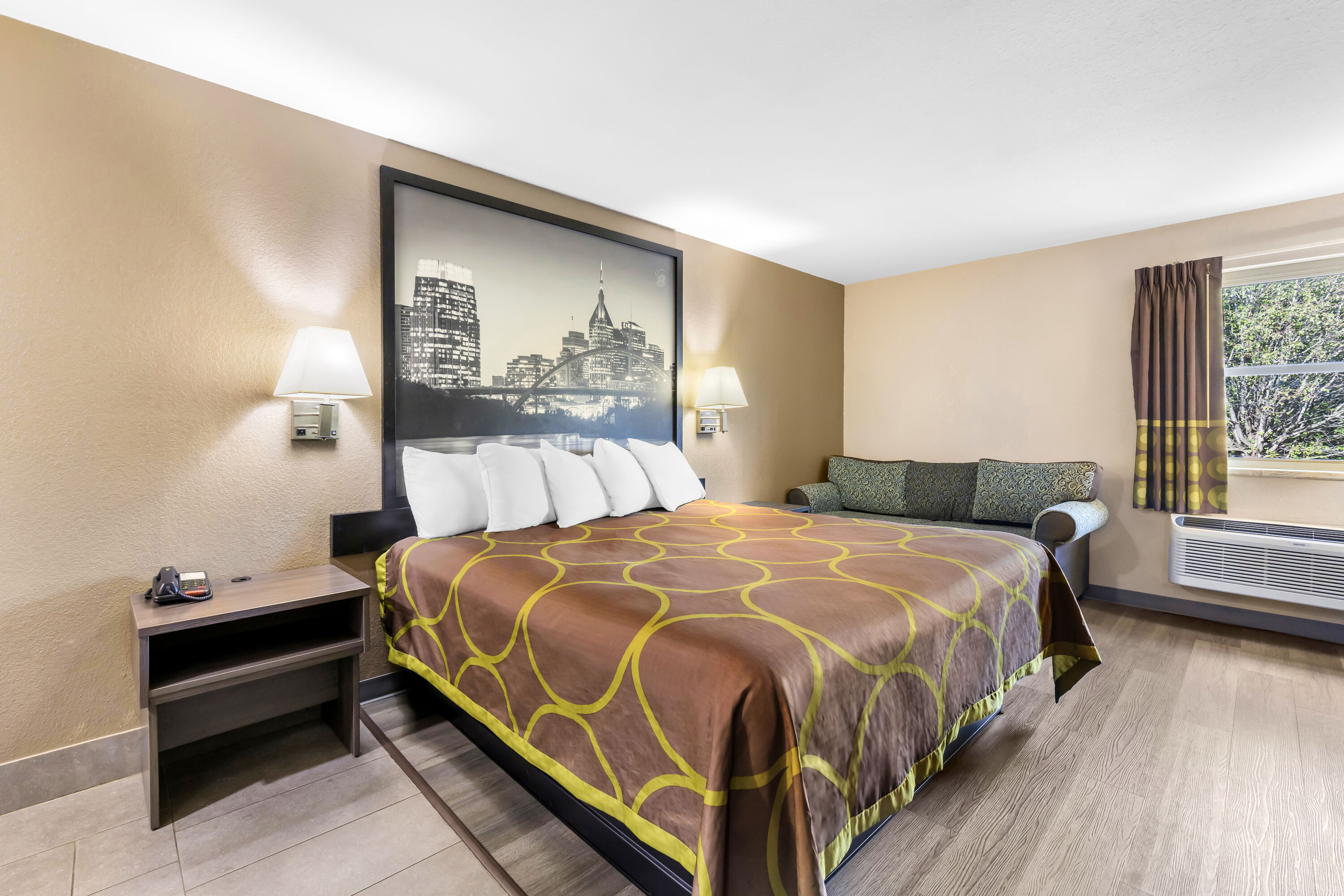 Super 8 by Wyndham Dickson suite in Dickson, Tennessee