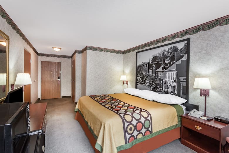 Super 8 By Wyndham Erwin Hotels Tn 37650 Guest Room At The Super 8 By Wyndham Erwin In Tennessee