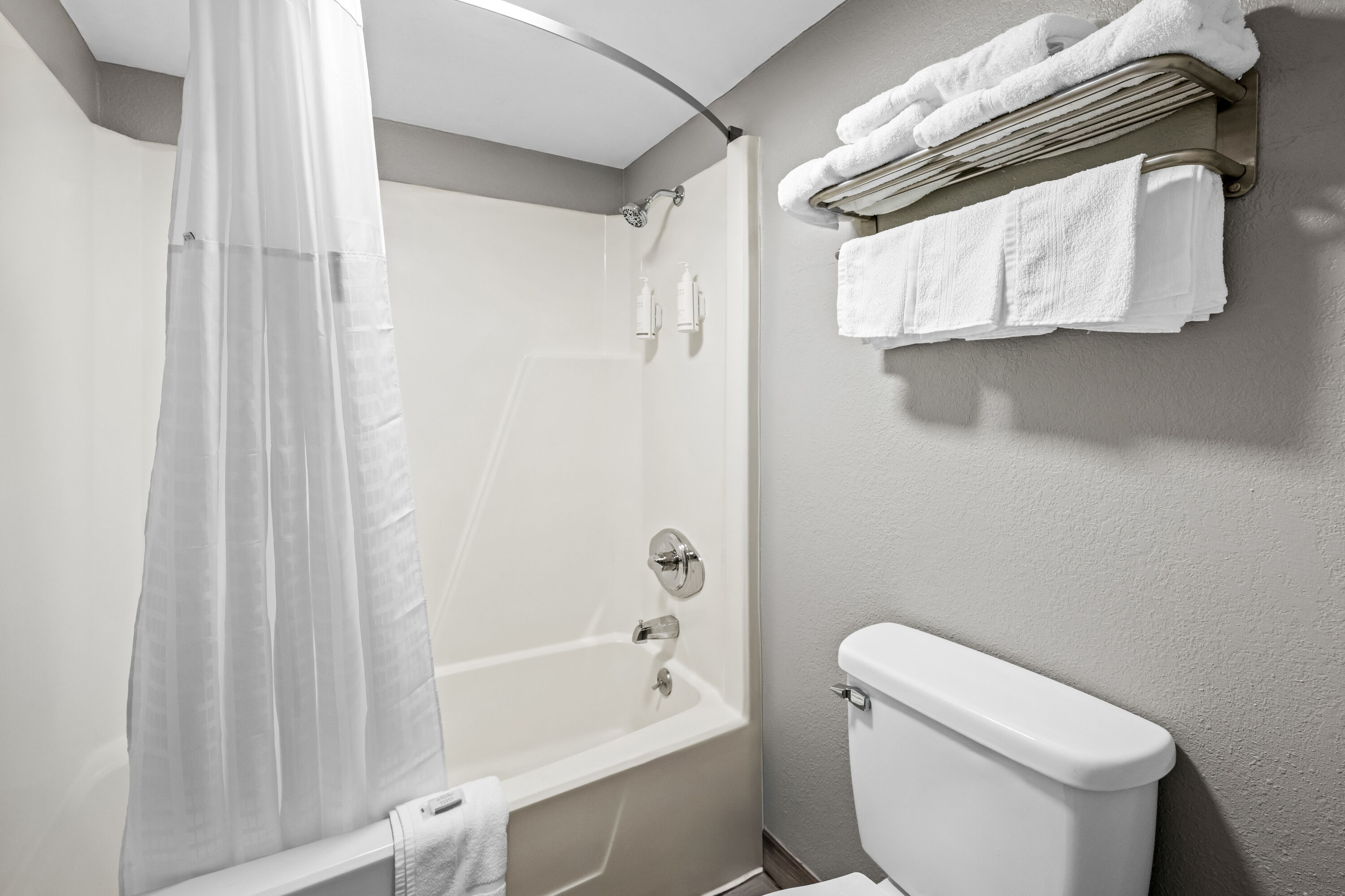 Guest room bath at the Super 8 by Wyndham Kingsport /I-81 in Kingsport, Tennessee