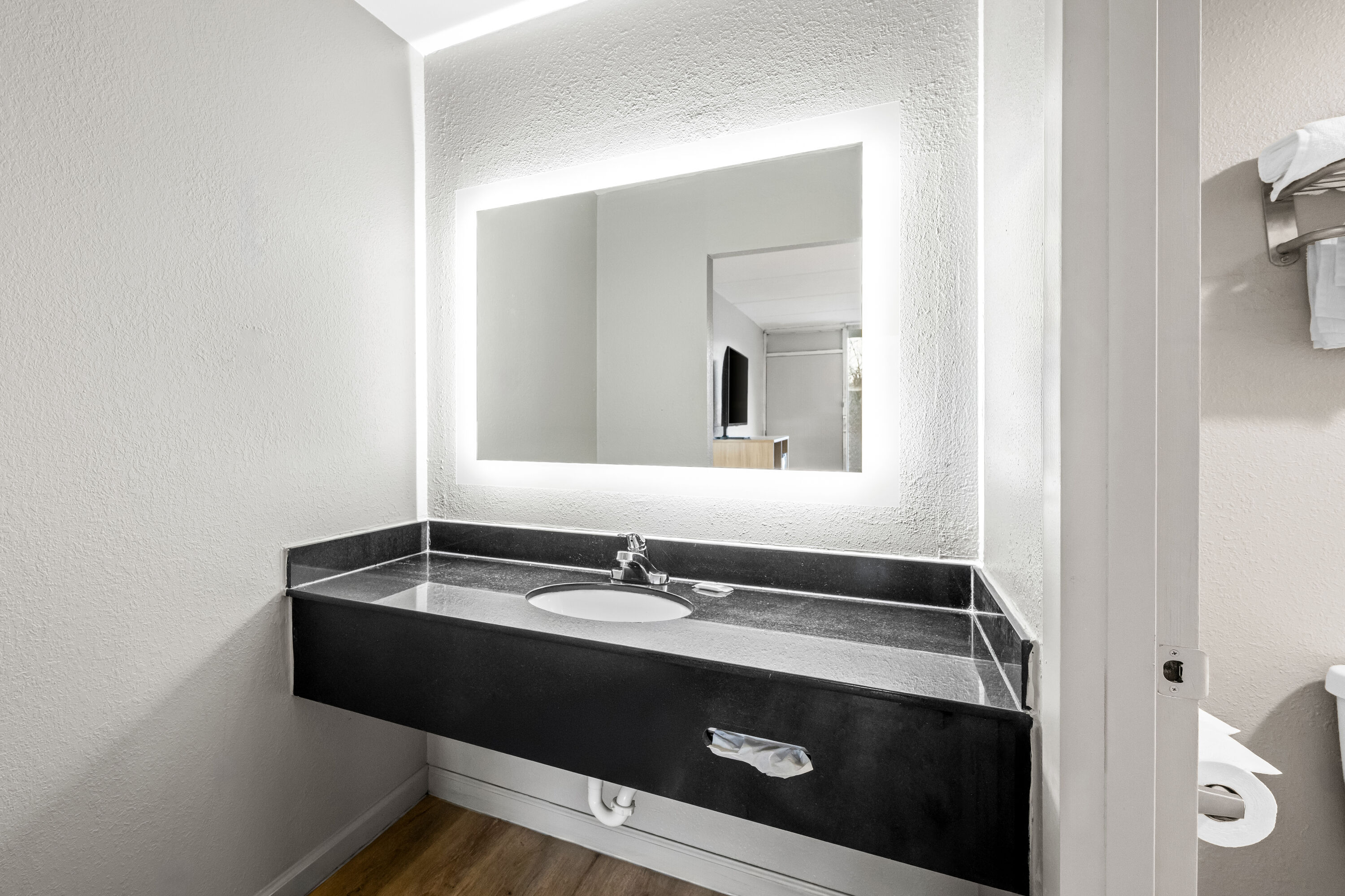 Guest room bath at the Super 8 by Wyndham Kingsport /I-81 in Kingsport, Tennessee