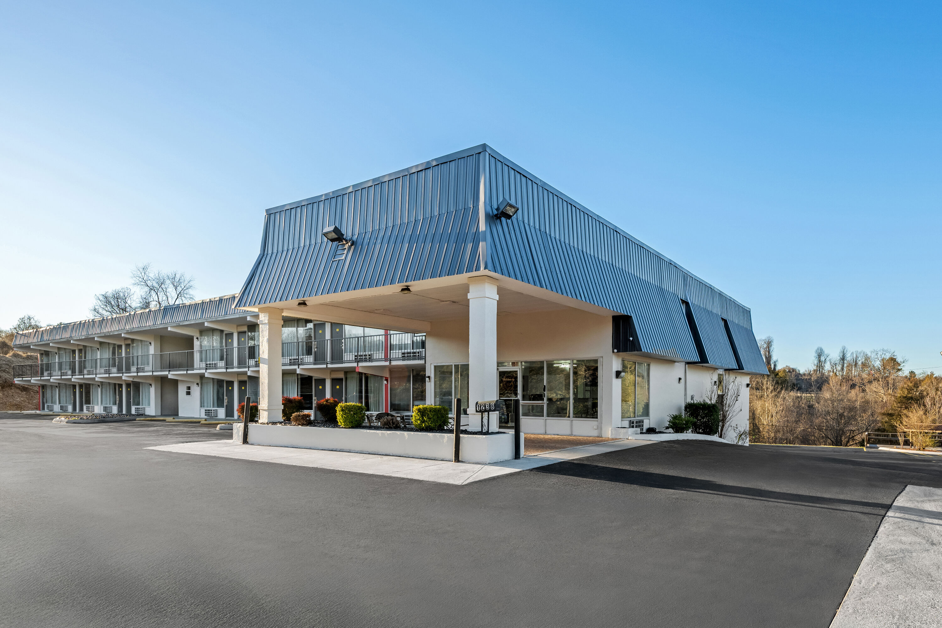 Exterior Day Image of Super 8 by Wyndham Kingsport /I-81 hotel in Kingsport, Tennessee