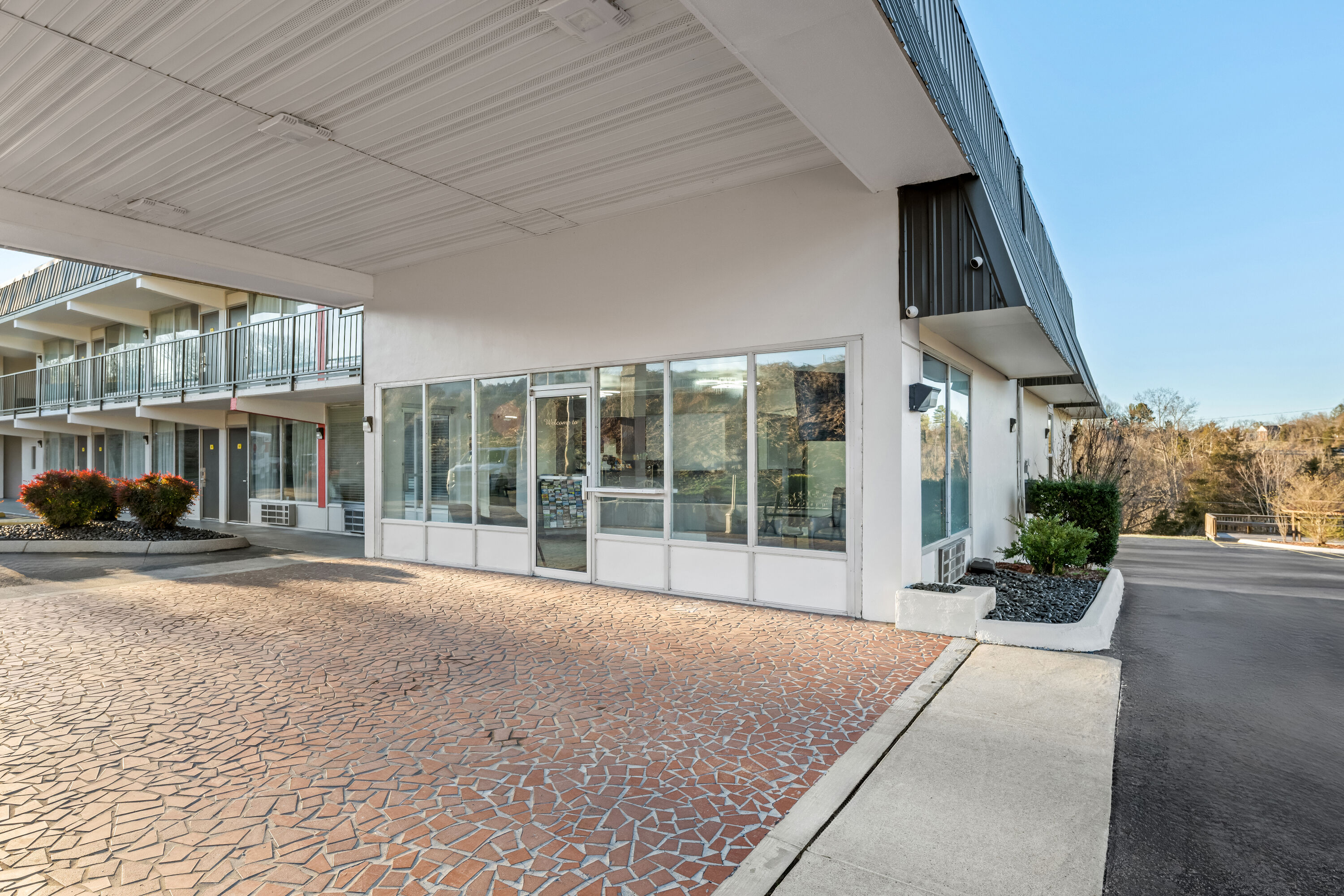 Exterior Day Image of Super 8 by Wyndham Kingsport /I-81 hotel in Kingsport, Tennessee