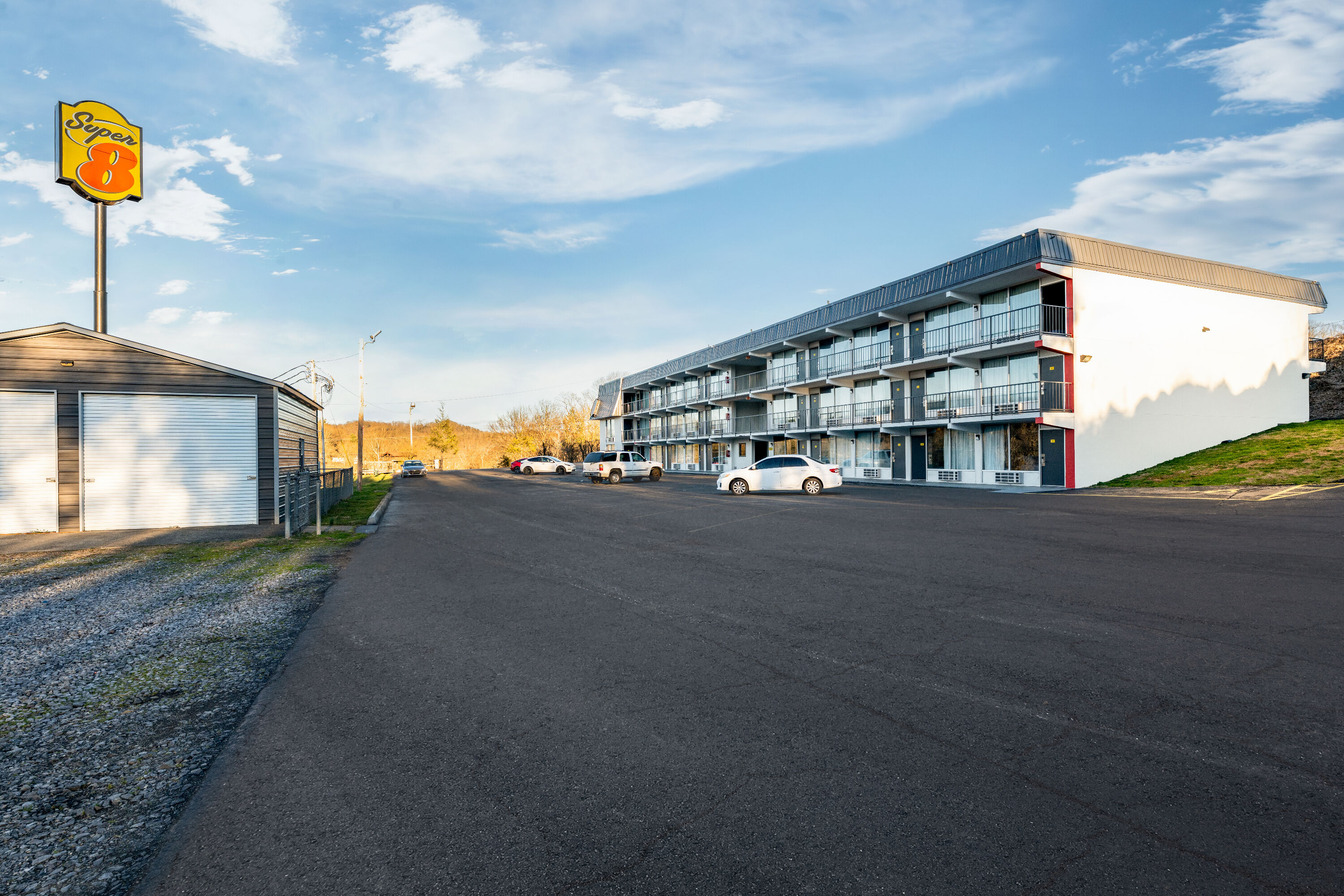 Exterior Day Image of Super 8 by Wyndham Kingsport /I-81 hotel in Kingsport, Tennessee