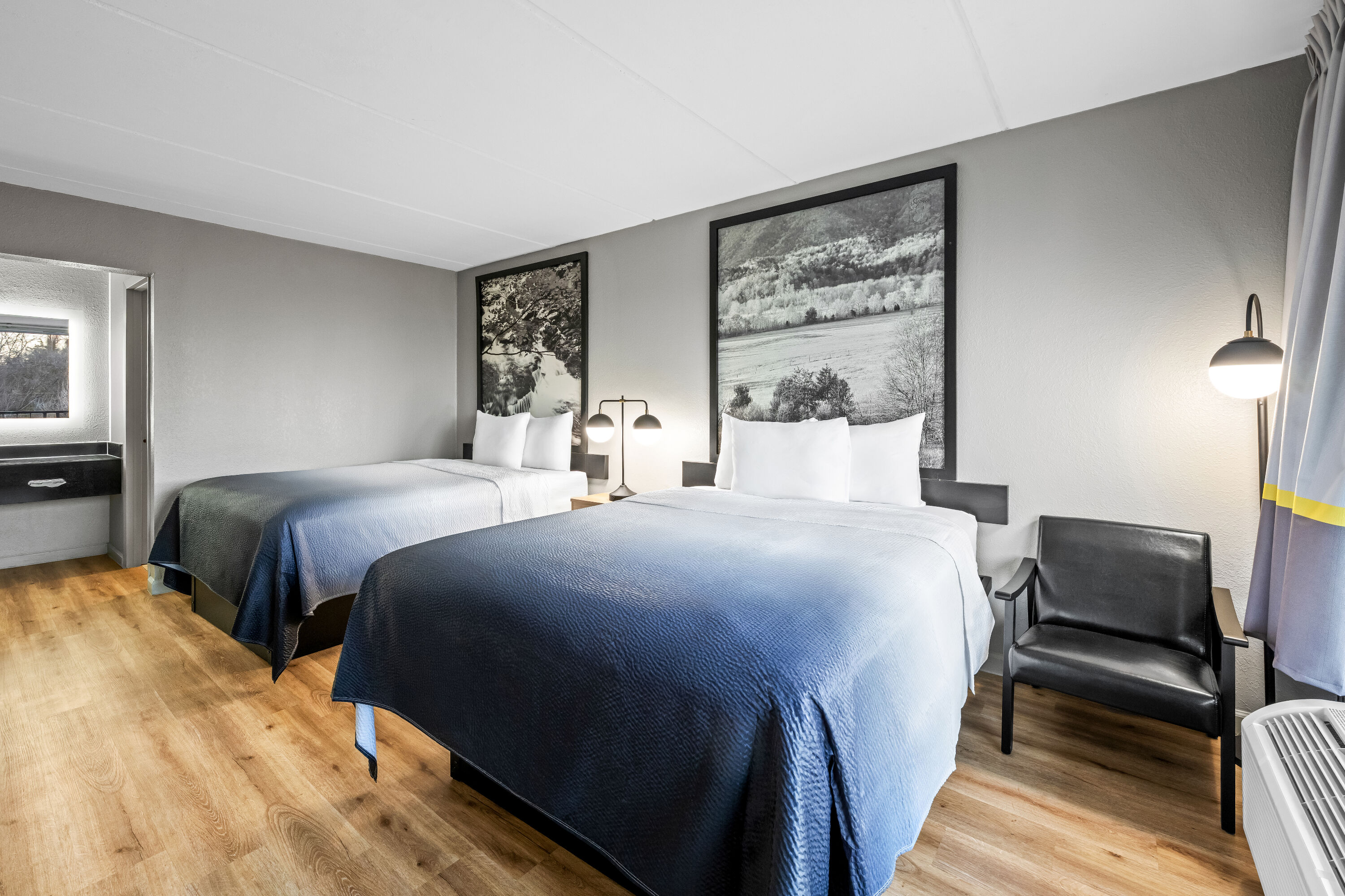 Double bed guest room at the Super 8 by Wyndham Kingsport /I-81 in Kingsport, Tennessee