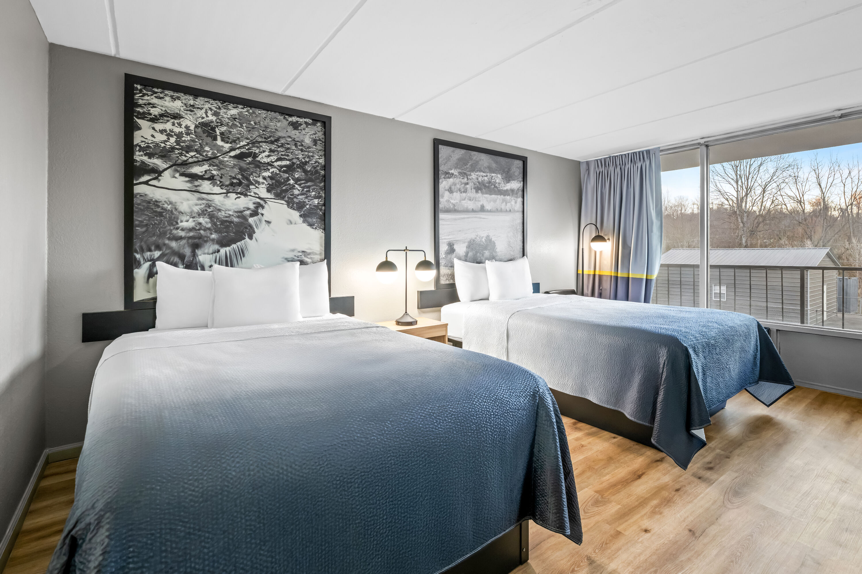 Double bed guest room at the Super 8 by Wyndham Kingsport /I-81 in Kingsport, Tennessee