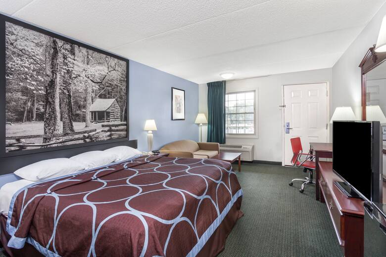 Guest room at the Super 8 Kingston in Kingston, Tennessee