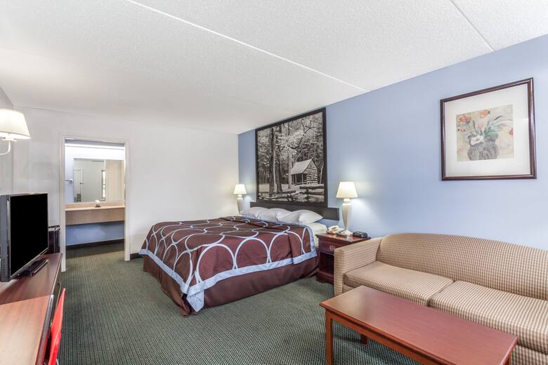 Guest room at the Super 8 Kingston in Kingston, Tennessee