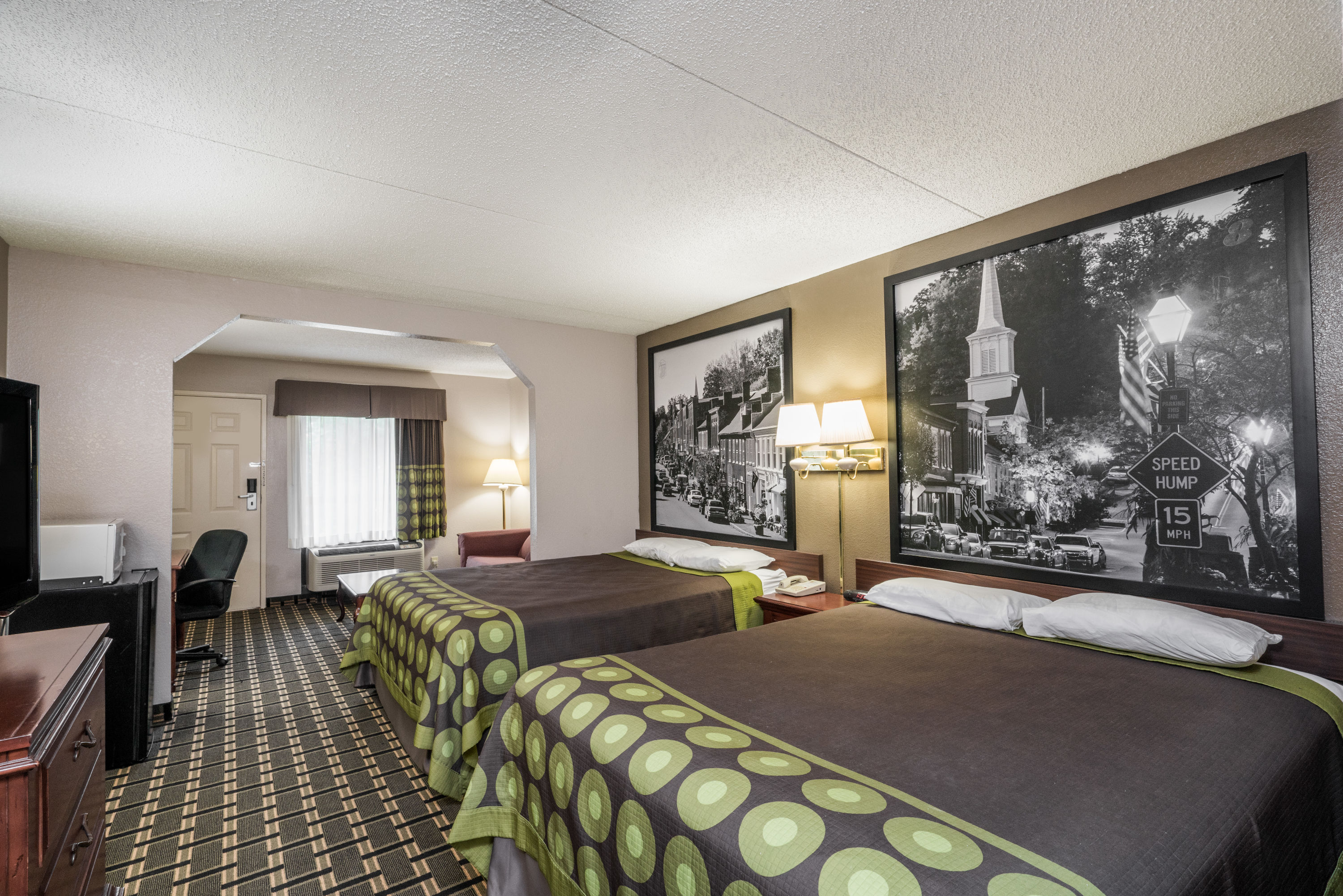 Super 8 by Wyndham Knoxville West/Farragut suite in Knoxville, Tennessee
