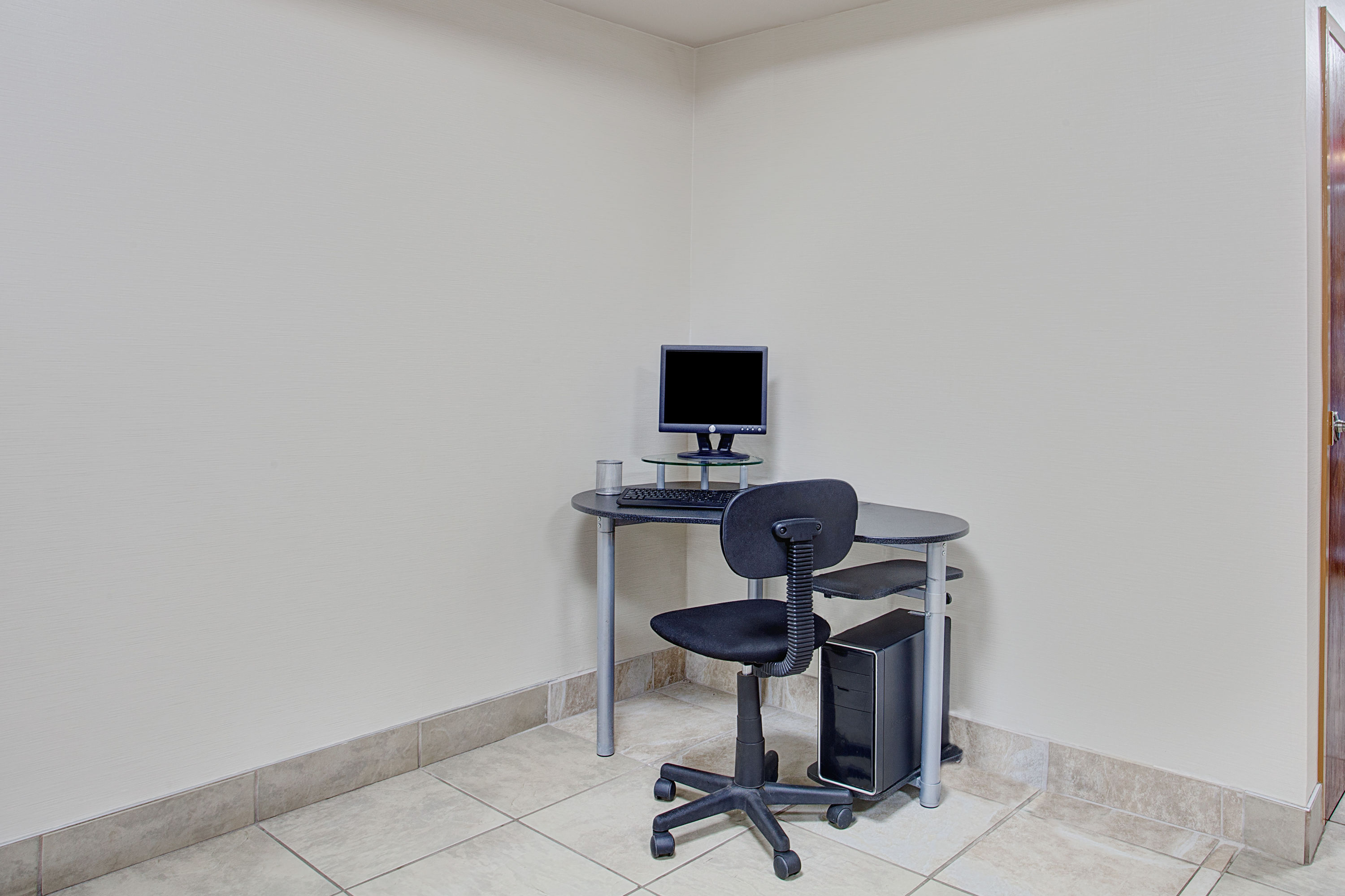 Super 8 by Wyndham Knoxville East business center in Knoxville, Tennessee