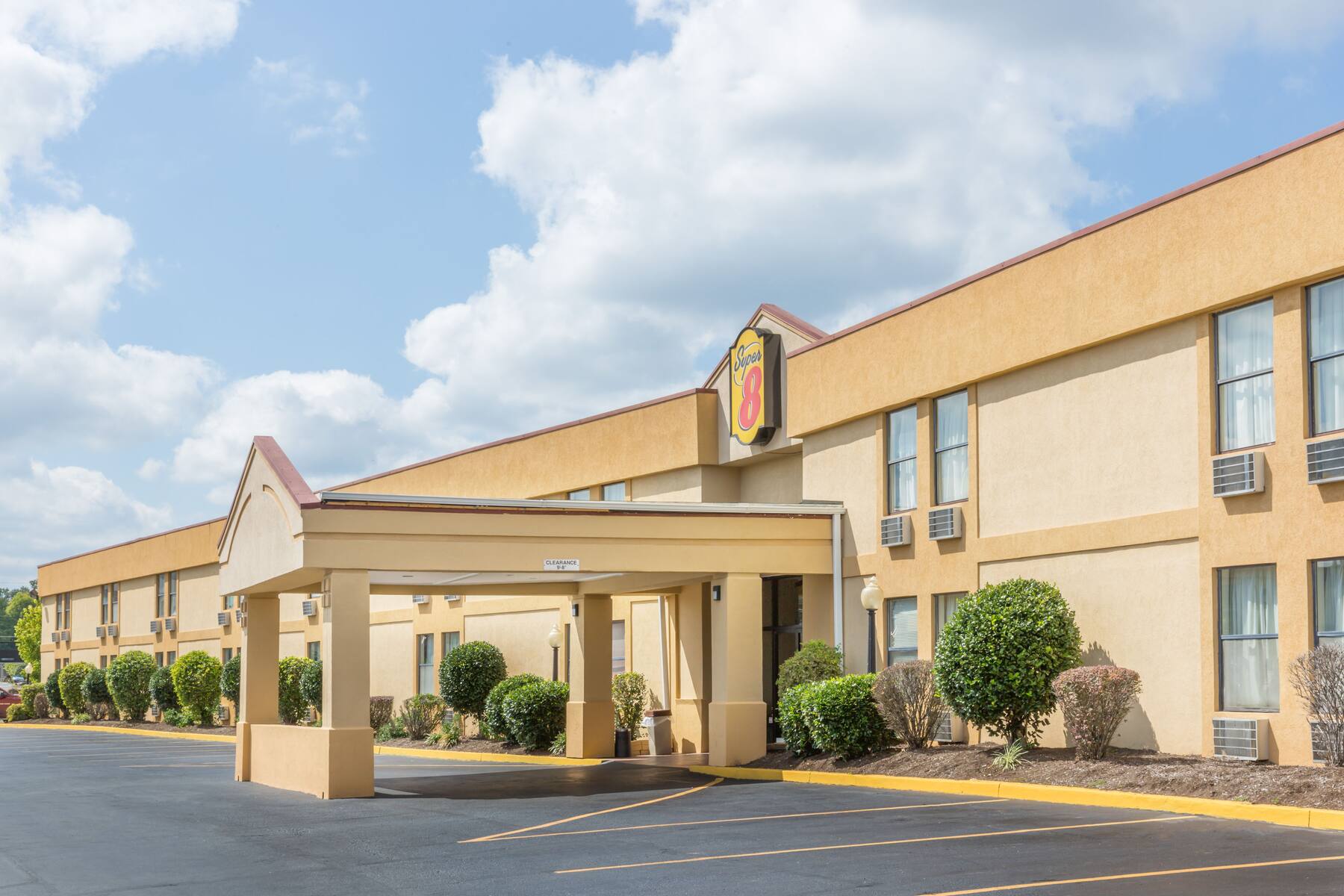Exterior of Super 8 Knoxville Downtown Area hotel in Knoxville, Tennessee Exterior of Super 8 Knoxville Downtown Area hotel in Knoxville, Tennessee