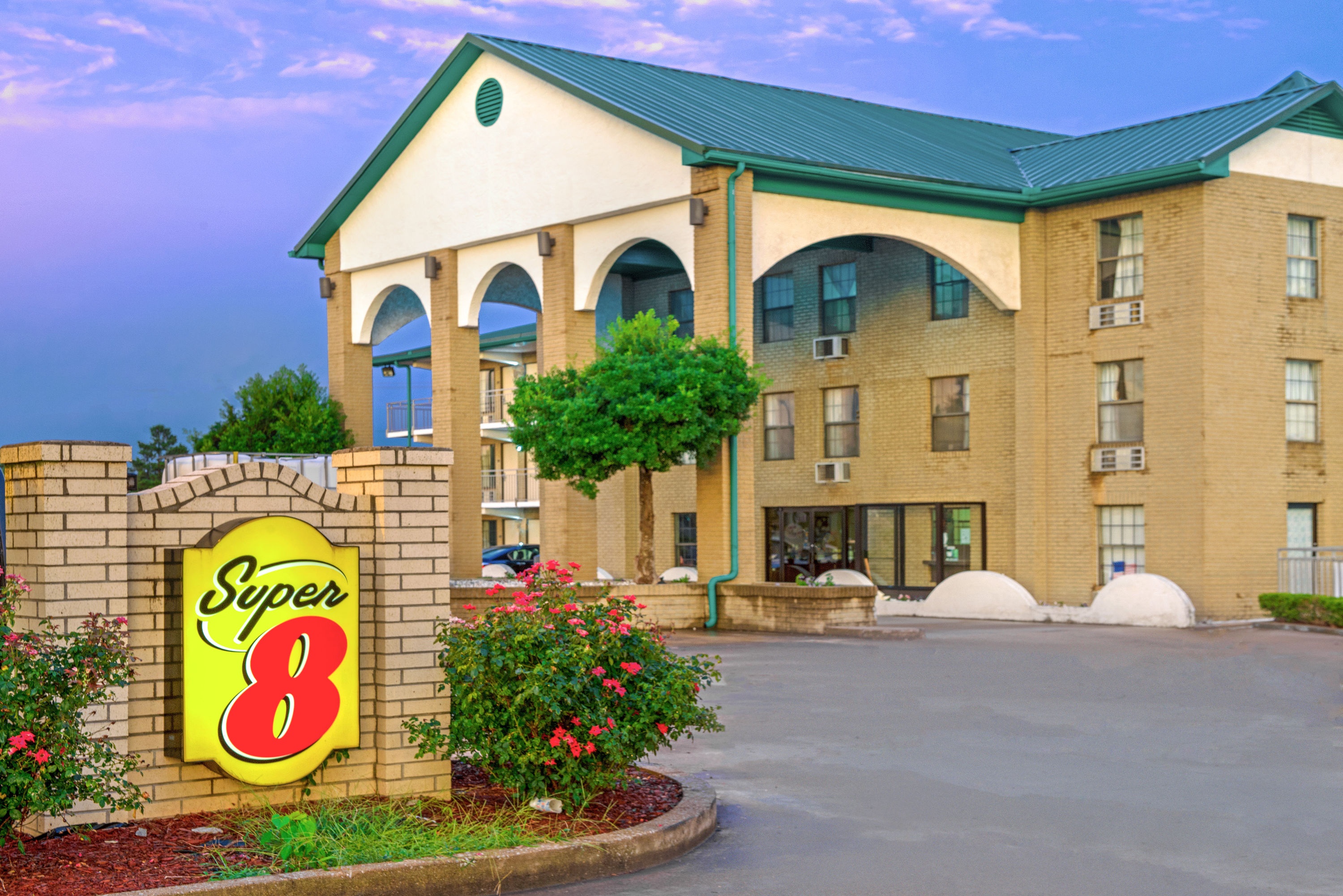 Exterior of Super 8 by Wyndham Lakeland hotel in Lakeland, Tennessee