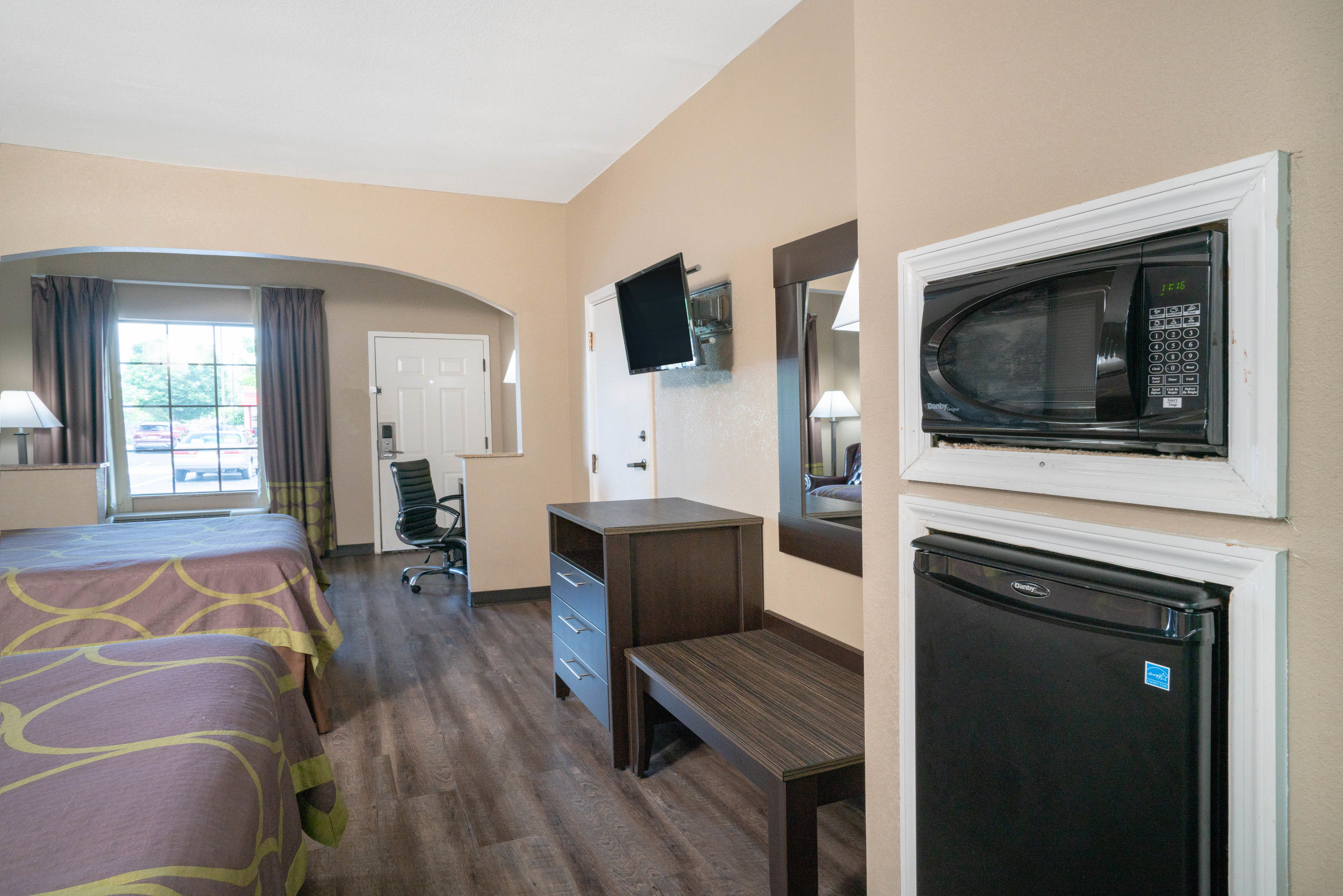 Guest room feature at the Super 8 by Wyndham Murfreesboro in Murfreesboro, Tennessee