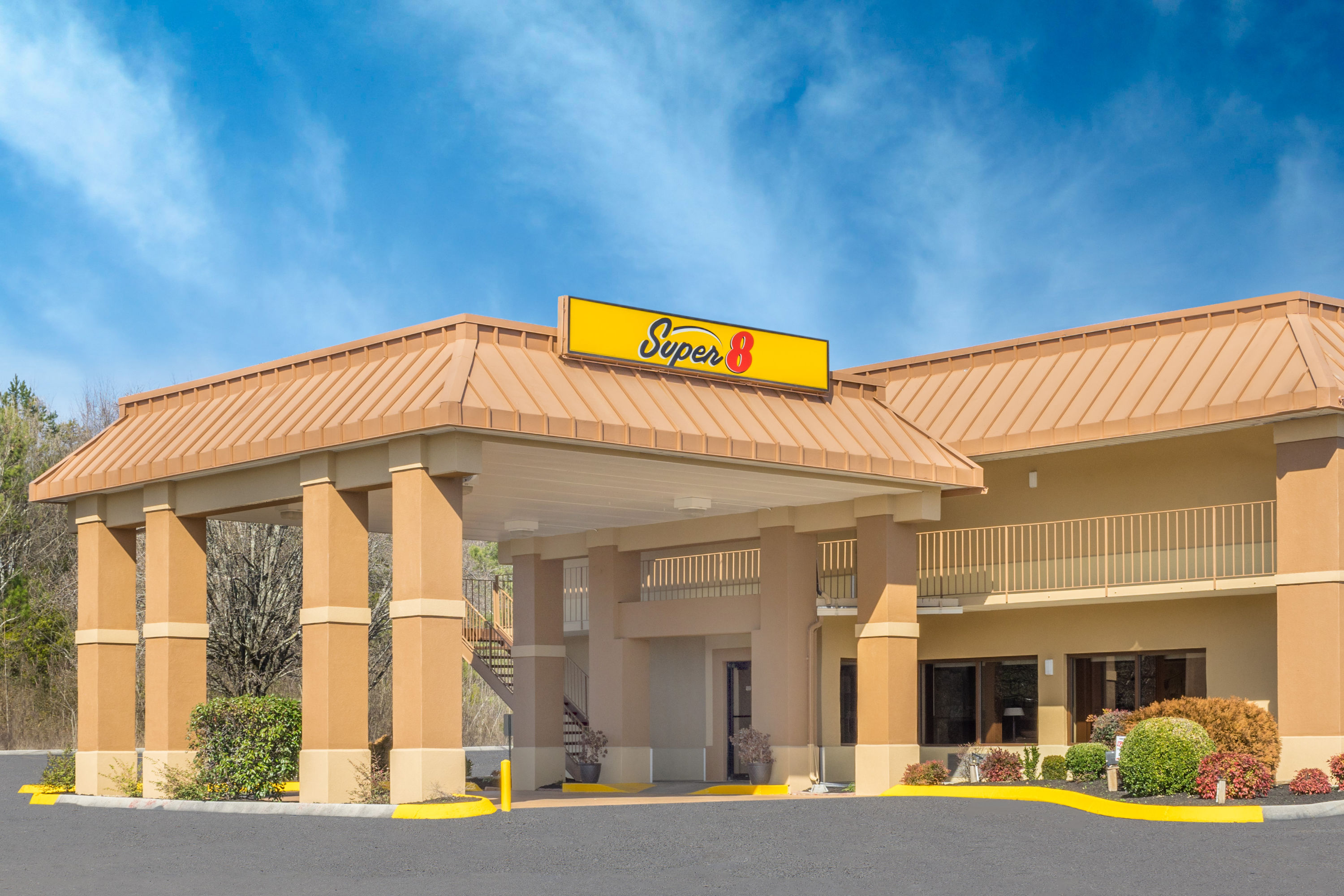 Exterior Day Image of Super 8 by Wyndham Knoxville North/Powell hotel in Powell, Tennessee
