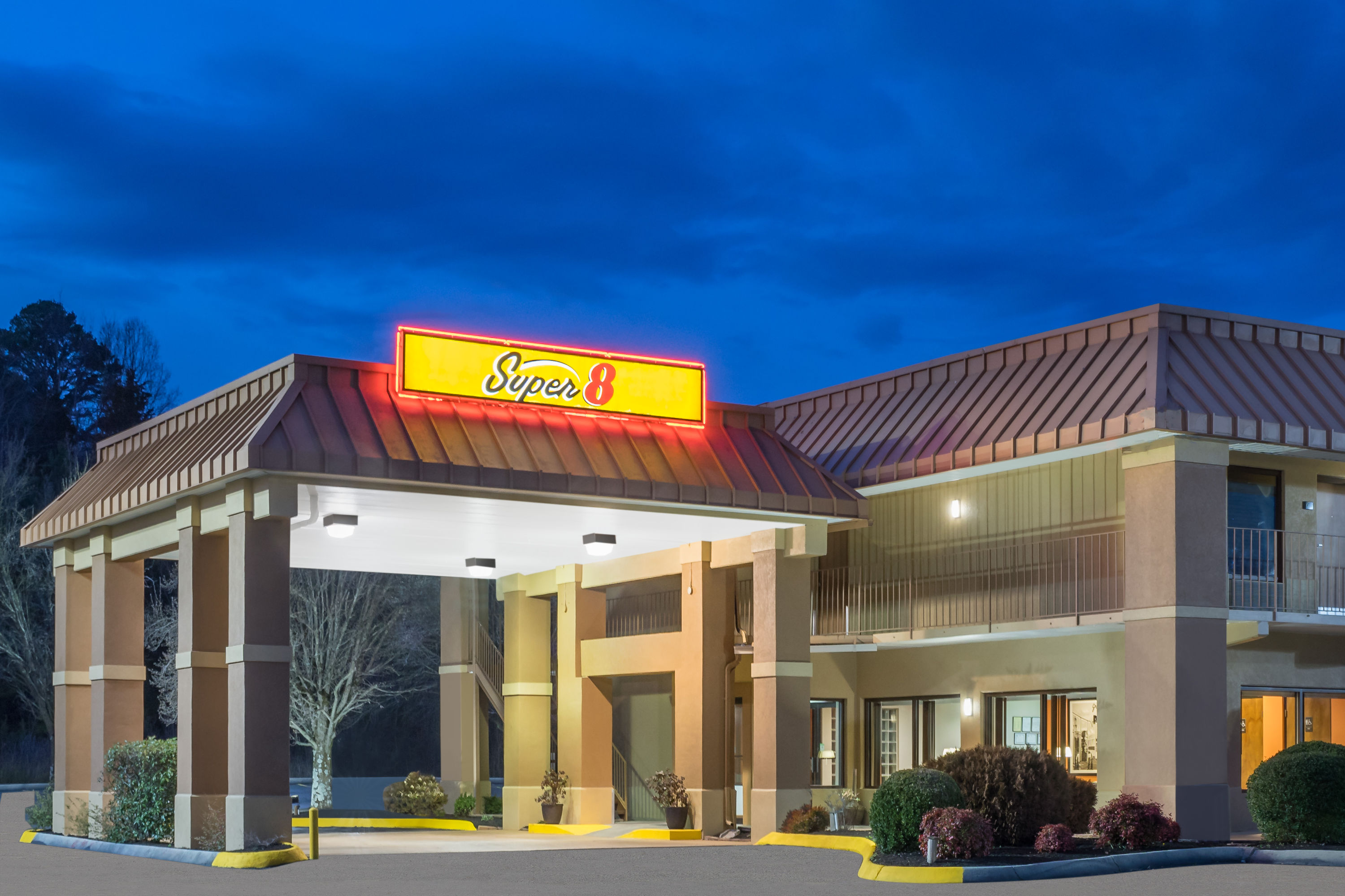 Exterior Dusk Image of Super 8 by Wyndham Knoxville North/Powell hotel in Powell, Tennessee