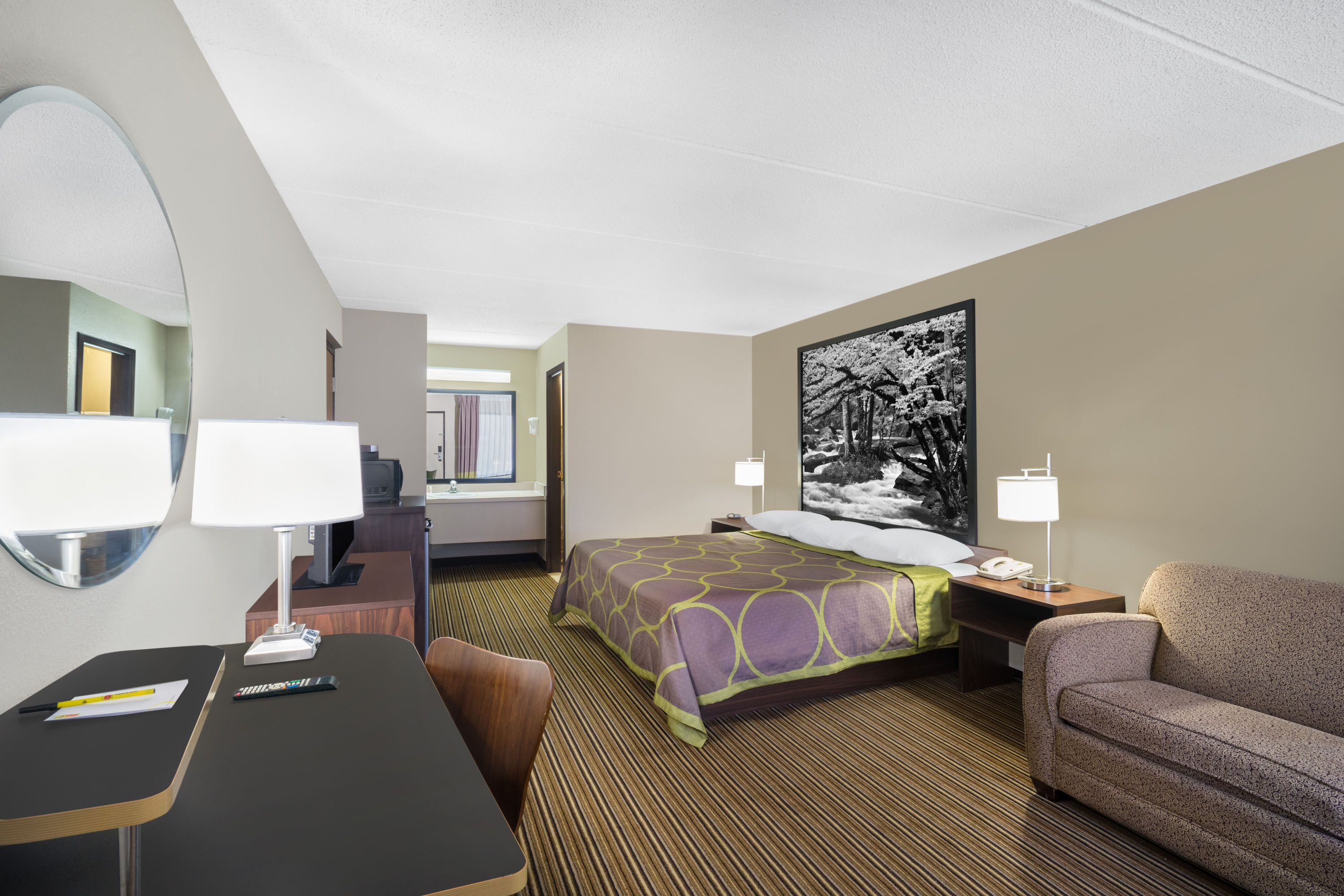 Super 8 by Wyndham Knoxville North/Powell suite in Powell, Tennessee