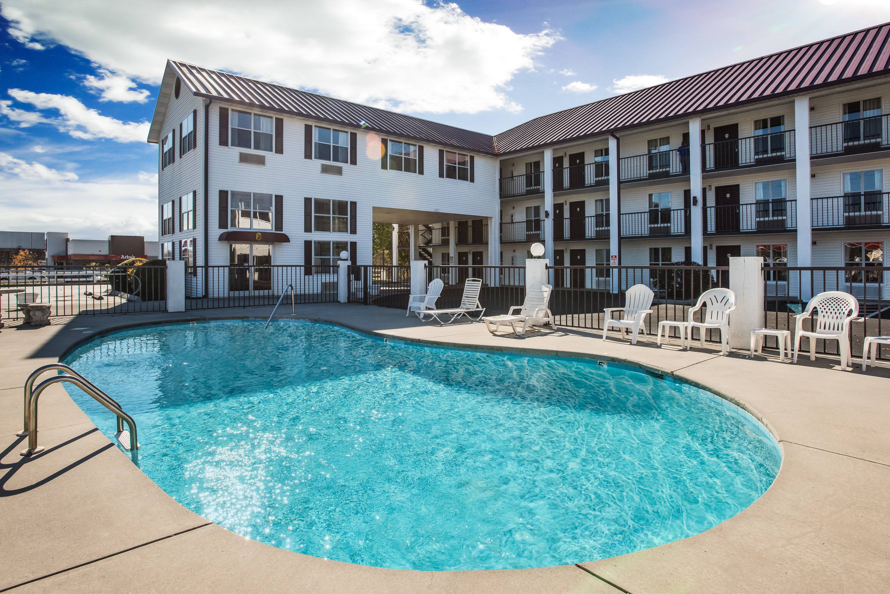 Super 8 by Wyndham Sevierville Riverside | Sevierville, TN
