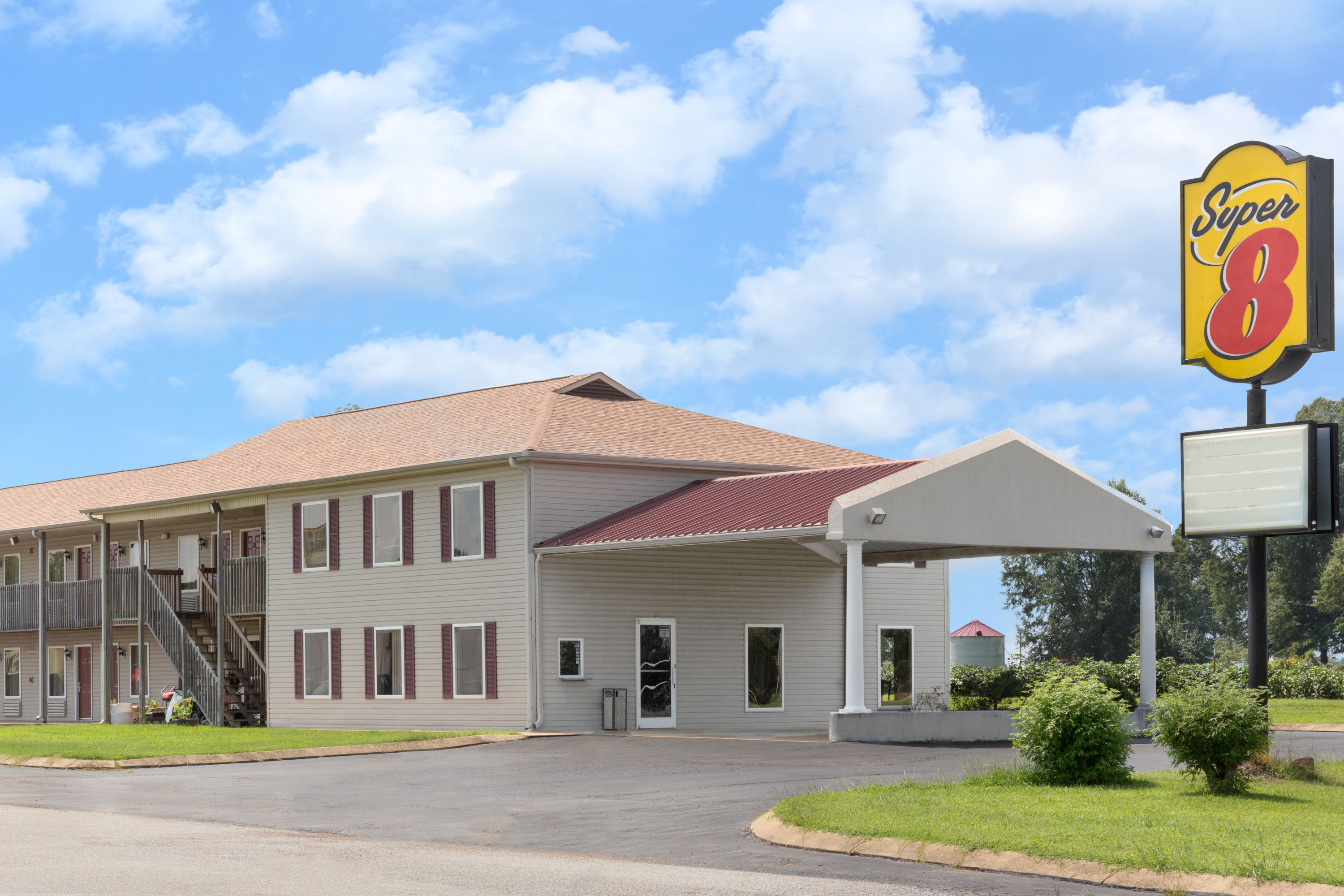 Super 8 by Wyndham Whiteville | Whiteville, TN Hotels