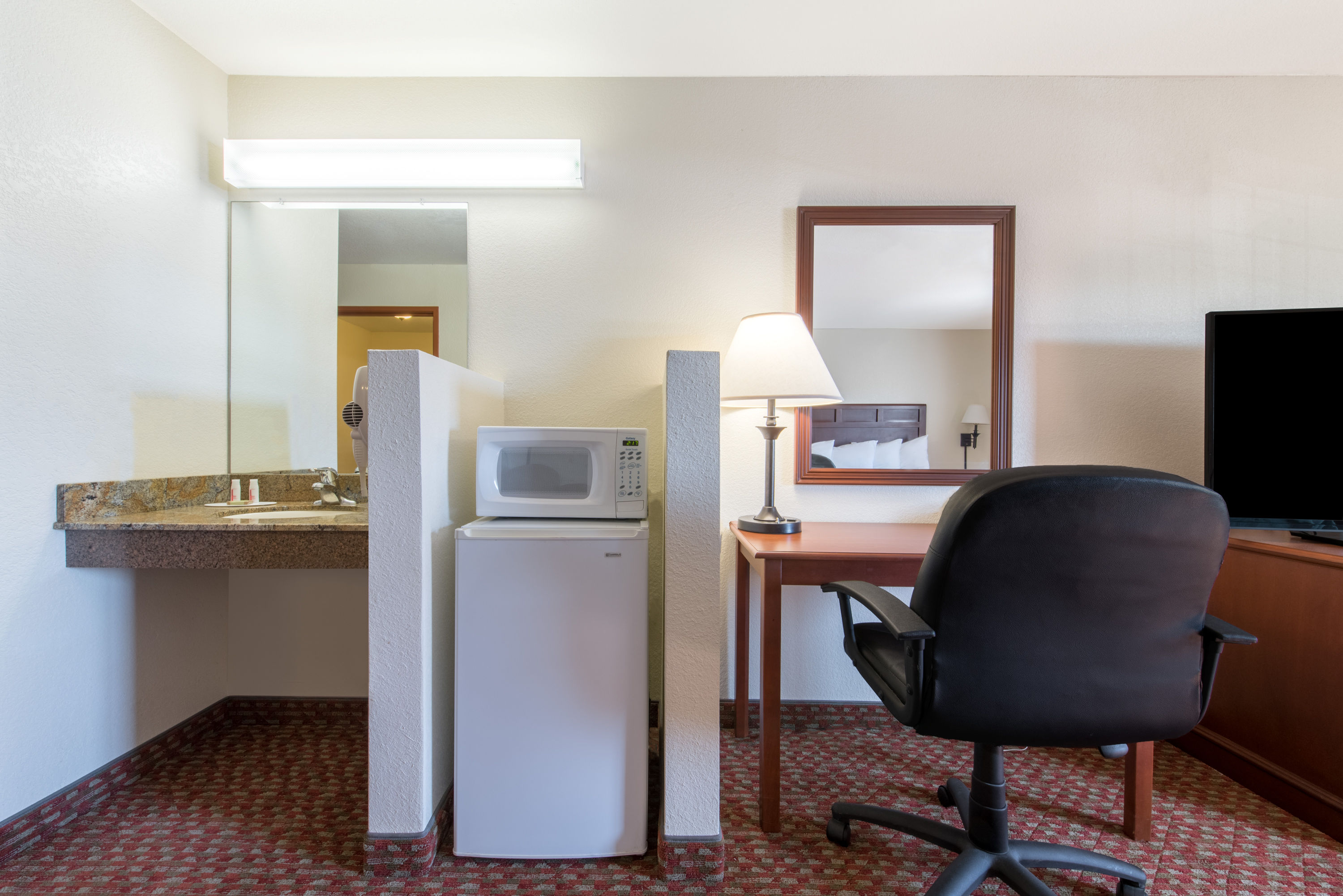 Super 8 by Wyndham Abilene South suite in Abilene, Texas