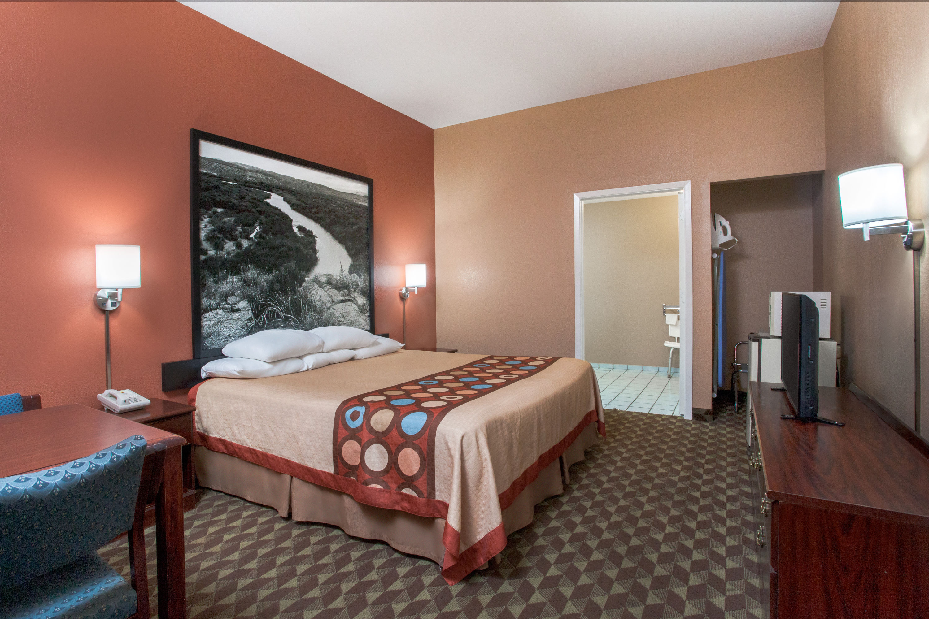 1 King Bed, Mobility/Hearing Accessible Room, Bathtub w/ Grab Bars, Non-Smoking