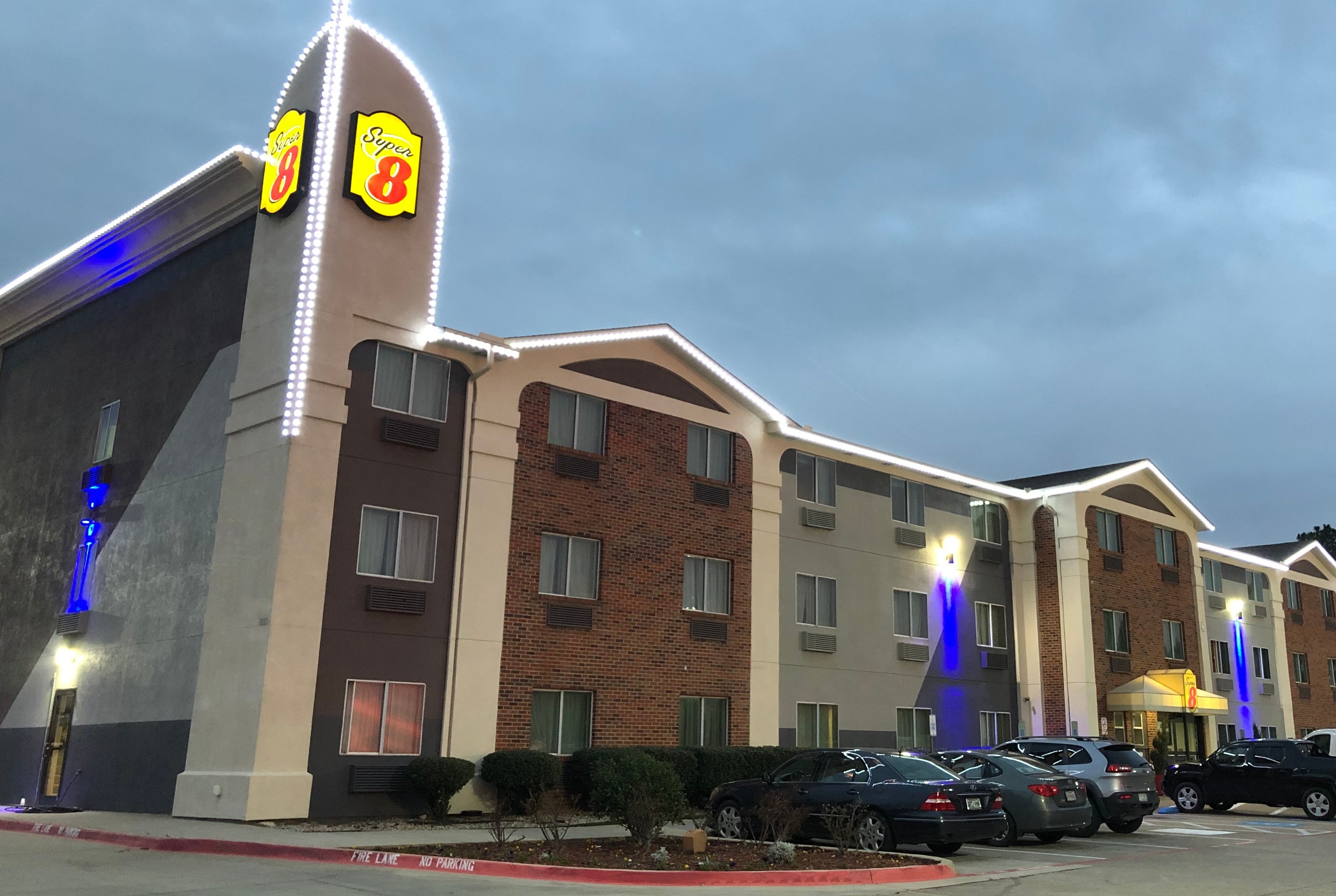 Exterior of Super 8 by Wyndham Bedford DFW Airport West hotel in Bedford, Texas