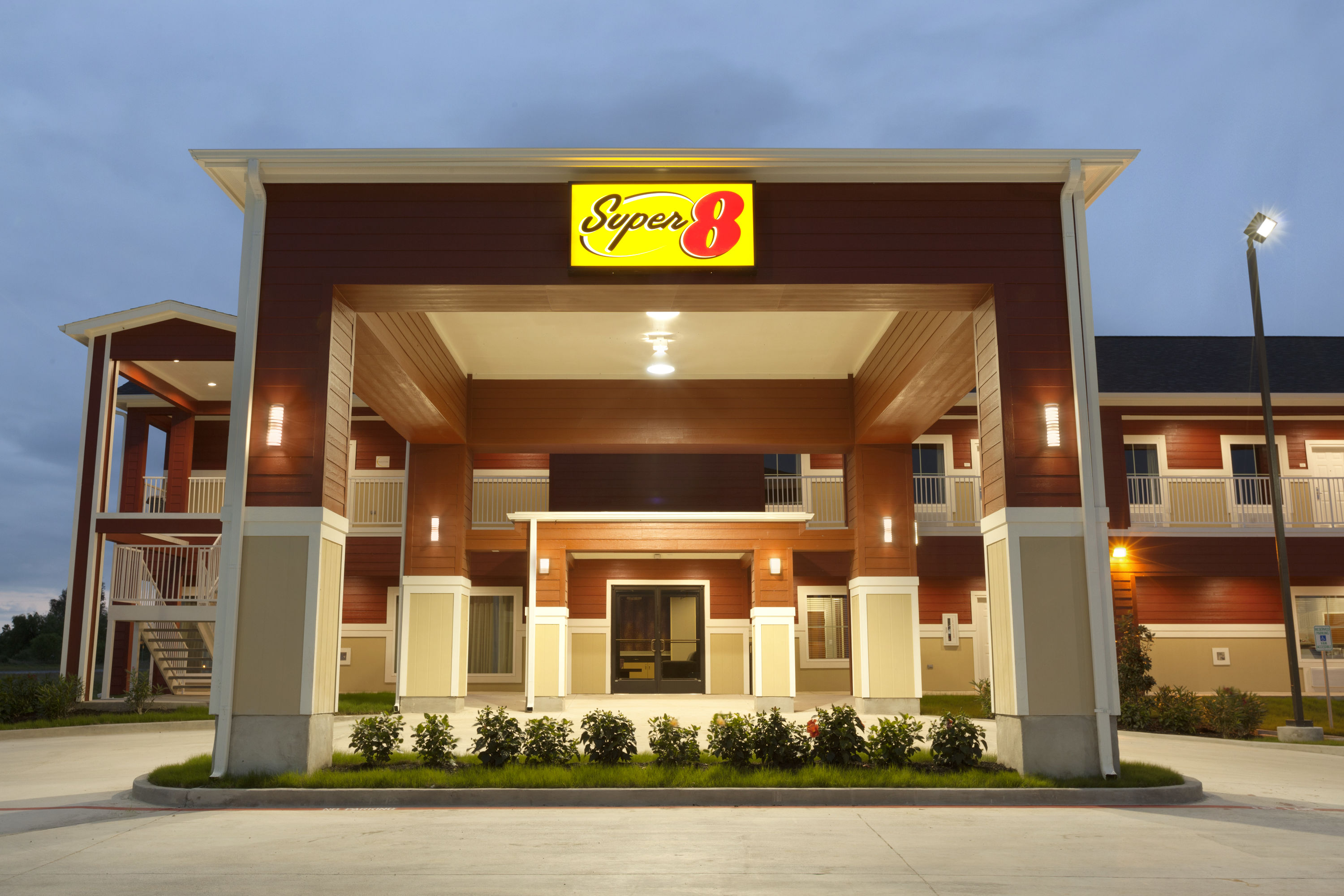 Exterior of Super 8 by Wyndham Carrizo Springs hotel in Carrizo Springs, Texas