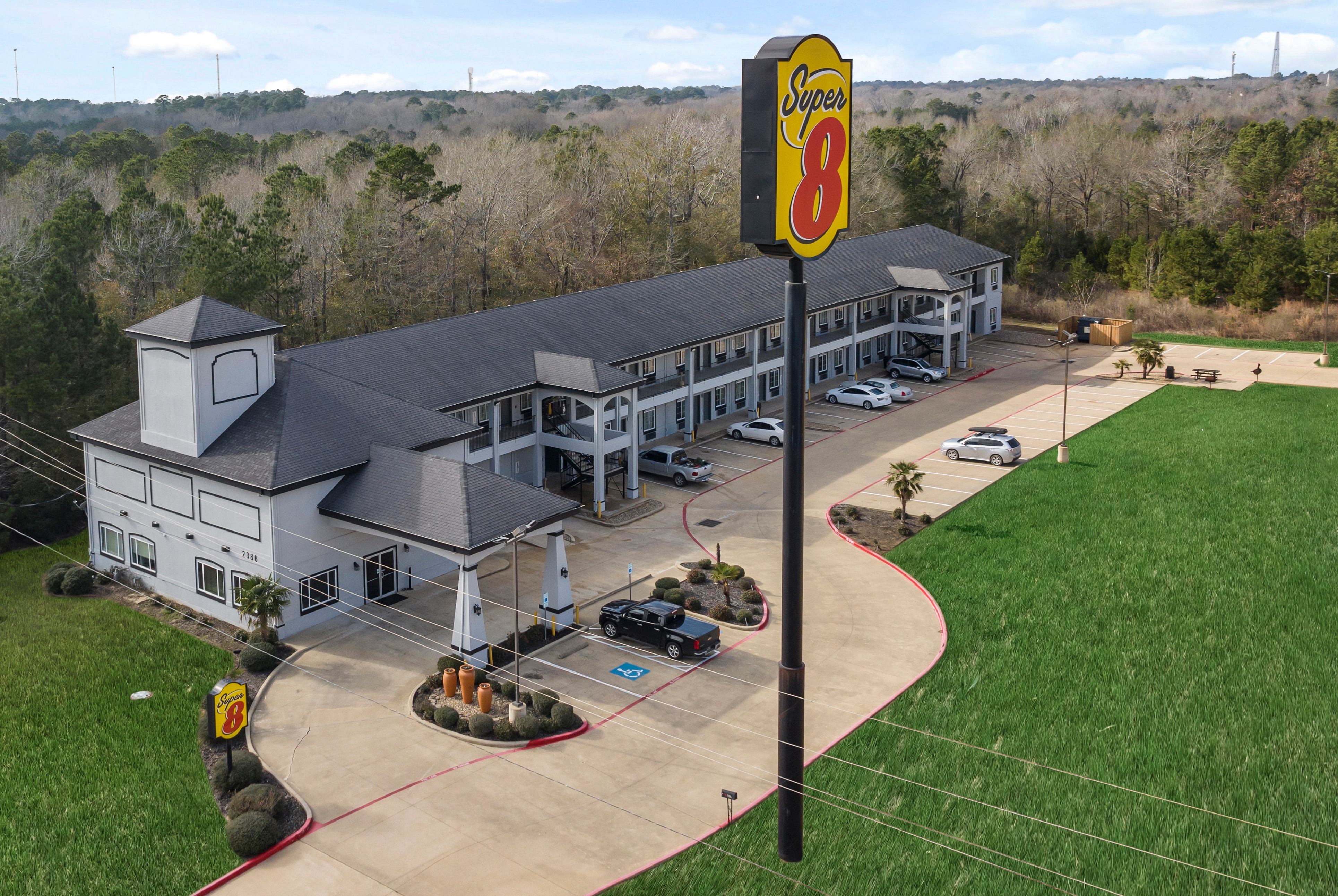 Exterior of Super 8 by Wyndham Carthage TX hotel in Carthage, Texas