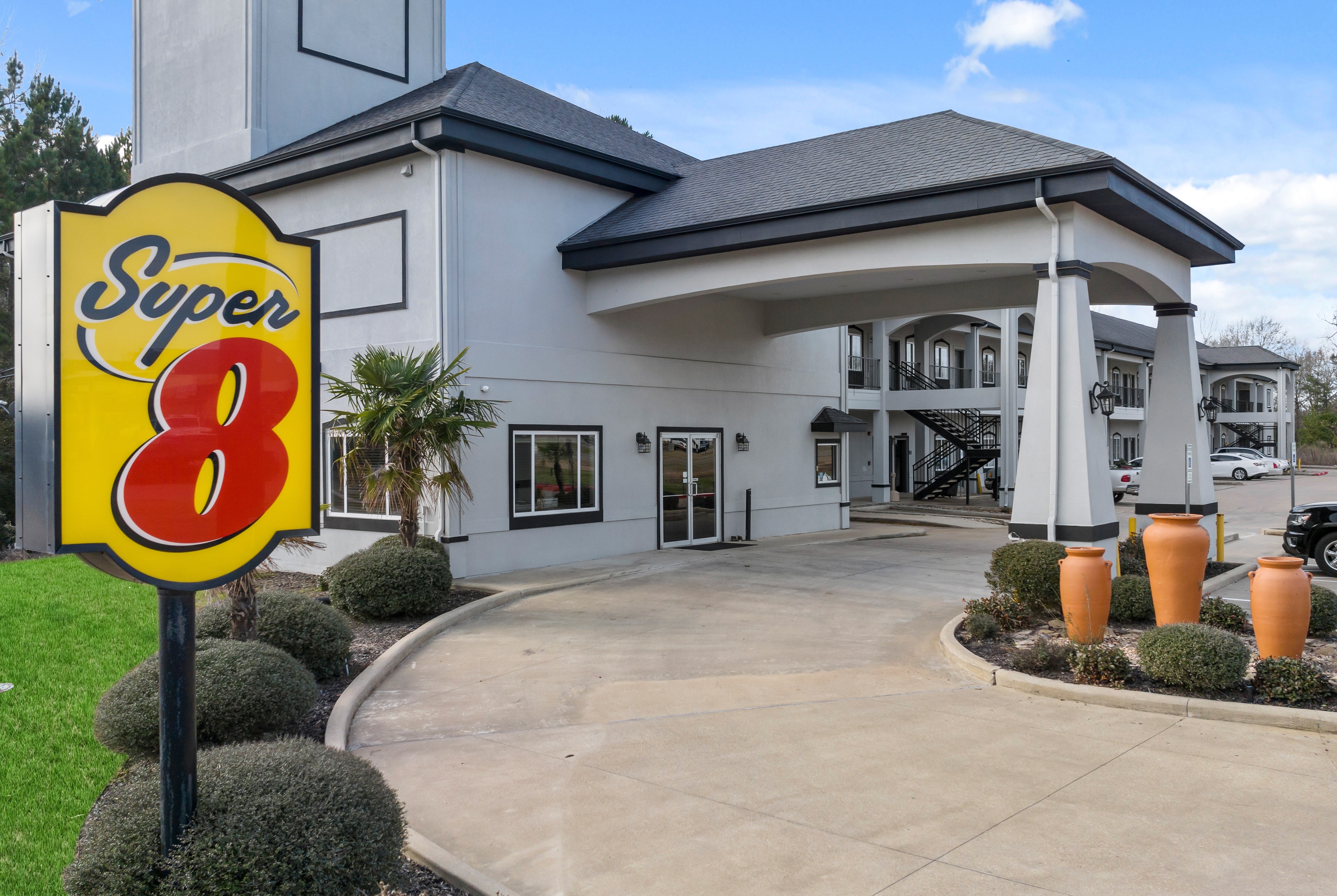 Exterior of Super 8 by Wyndham Carthage TX hotel in Carthage, Texas