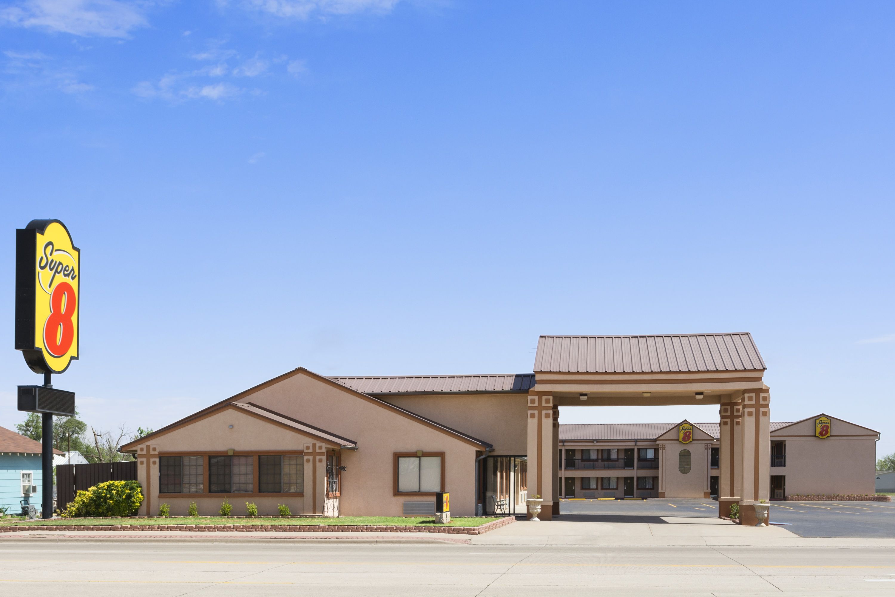 Exterior of Super 8 by Wyndham Childress hotel in Childress, Texas