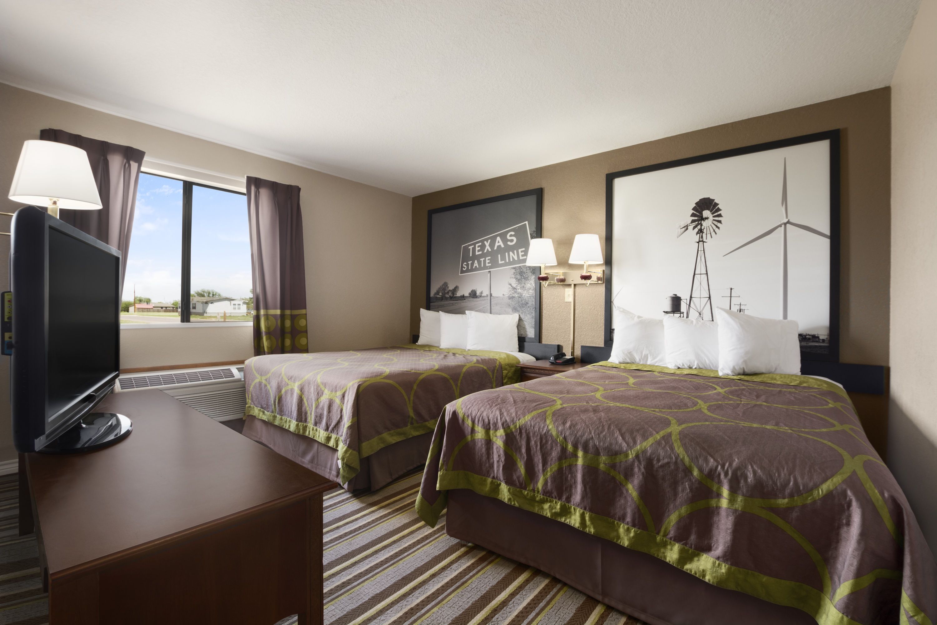Super 8 by Wyndham Childress suite in Childress, Texas