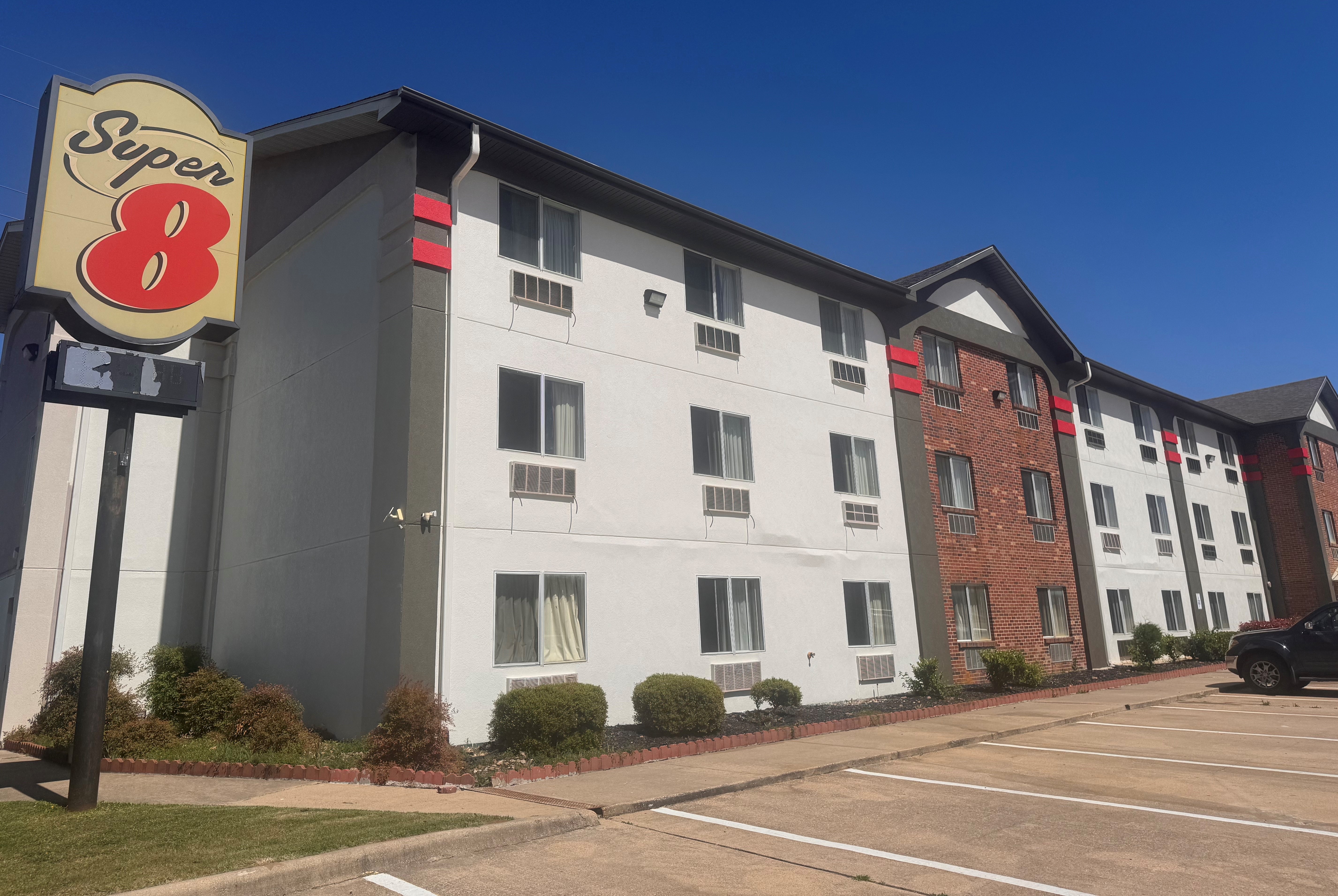 Super 8 by Wyndham College Station | College Station, TX ...