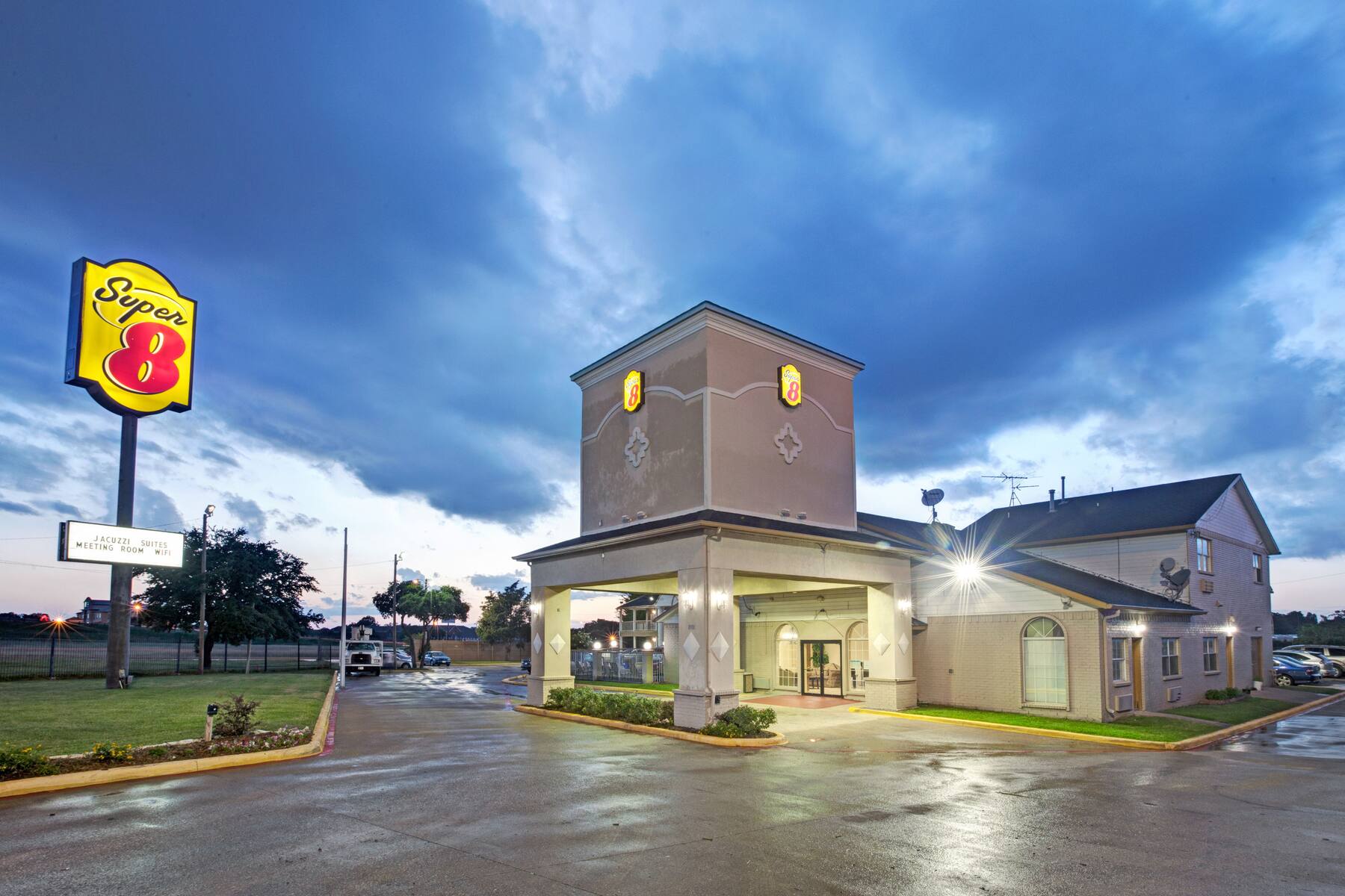 Exterior of Super 8 Dallas East hotel in Dallas, Texas Exterior of Super 8 Dallas East hotel in Dallas, Texas