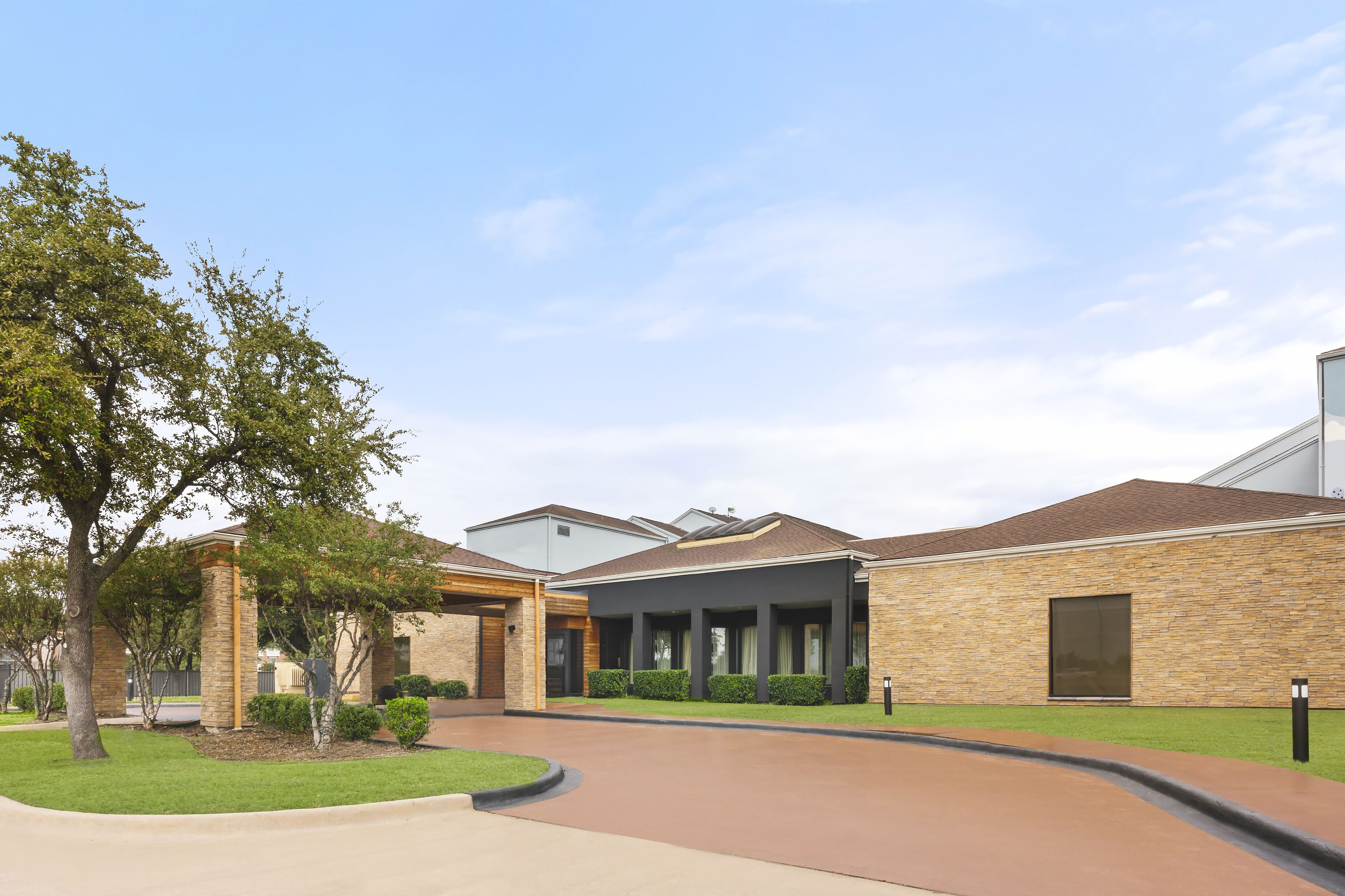 Exterior of Super 8 by Wyndham Dallas Love Field Airport hotel in Dallas, Texas