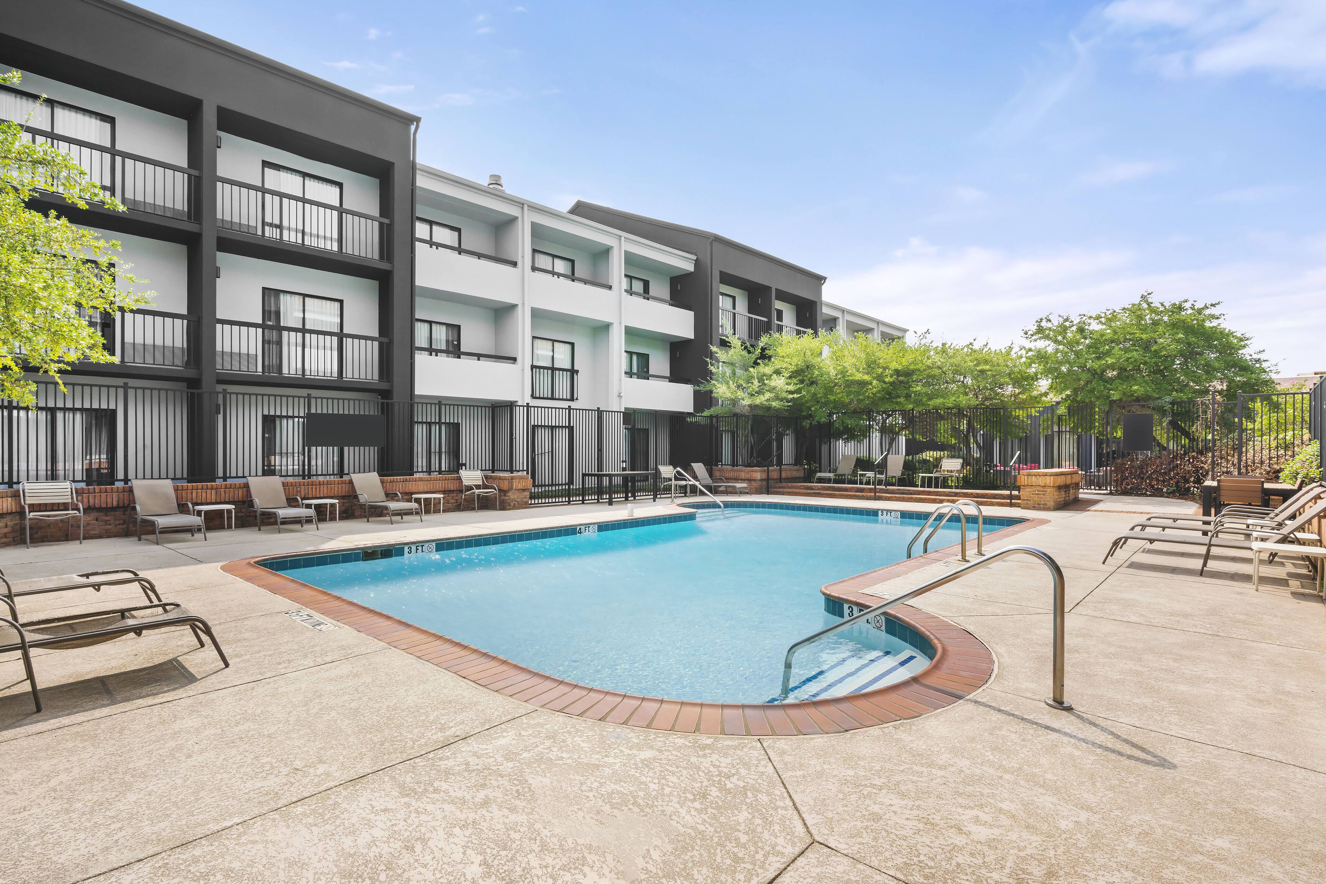 Super 8 by Wyndham Dallas Love Field Airport | Dallas, TX Hotels