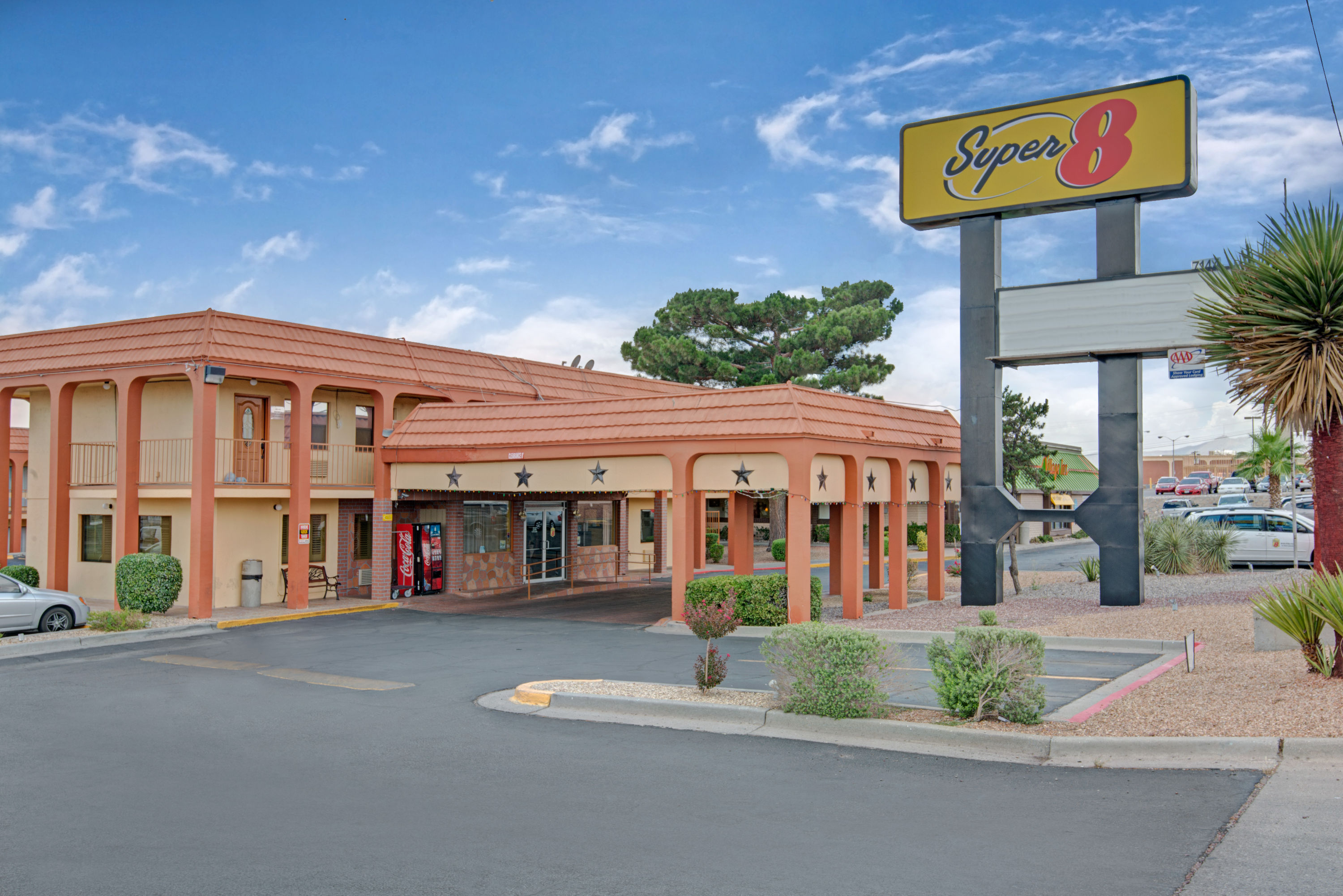Super 8 by Wyndham El Paso Airport | El Paso, TX Hotels