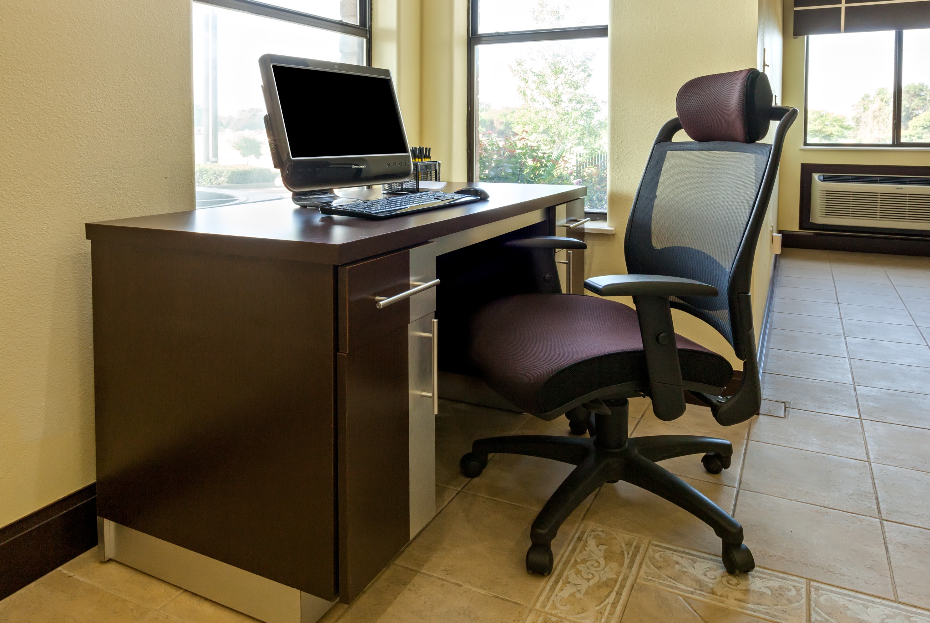 Super 8 by Wyndham Fairfield Tx business center in Fairfield, Texas