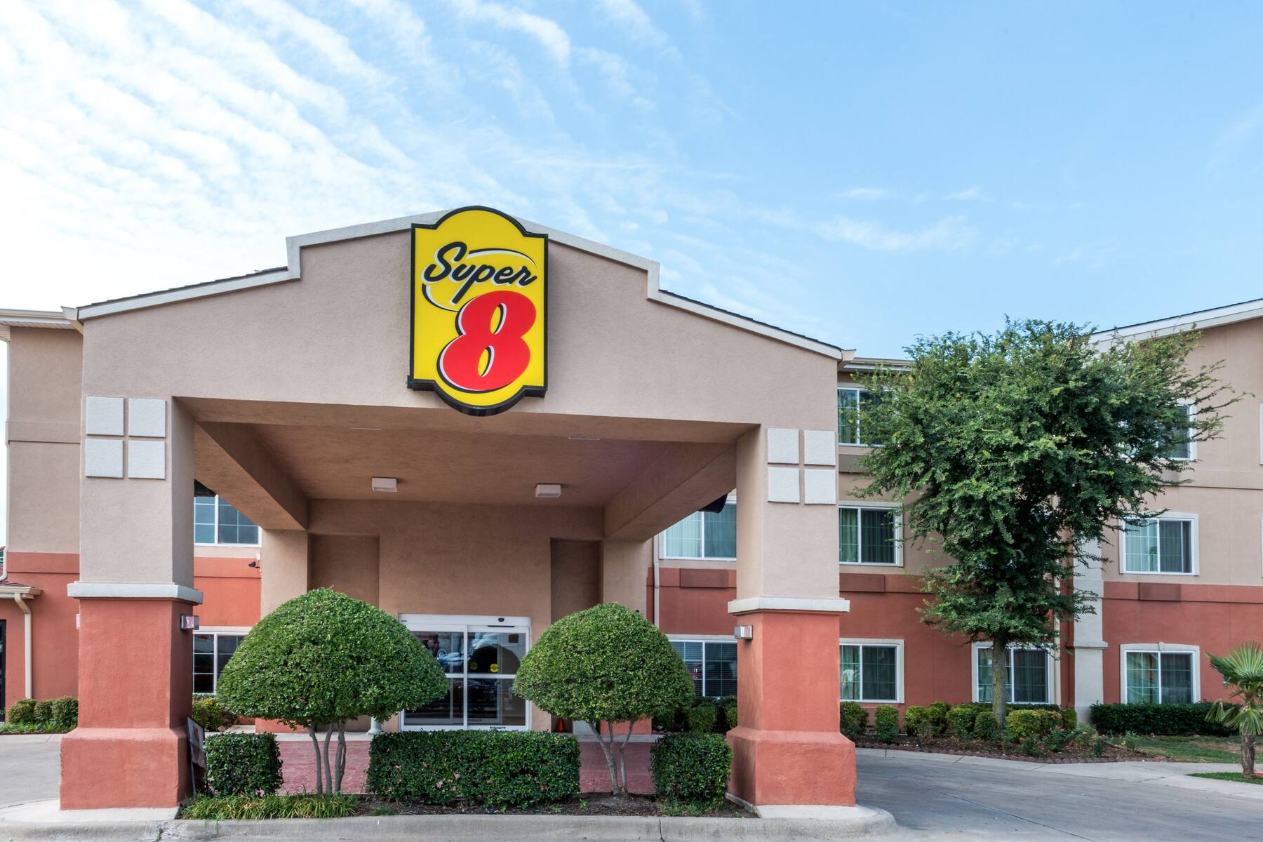 Exterior of Super 8 Fort Worth North hotel in Fort Worth, Texas Exterior of Super 8 Fort Worth North hotel in Fort Worth, Texas