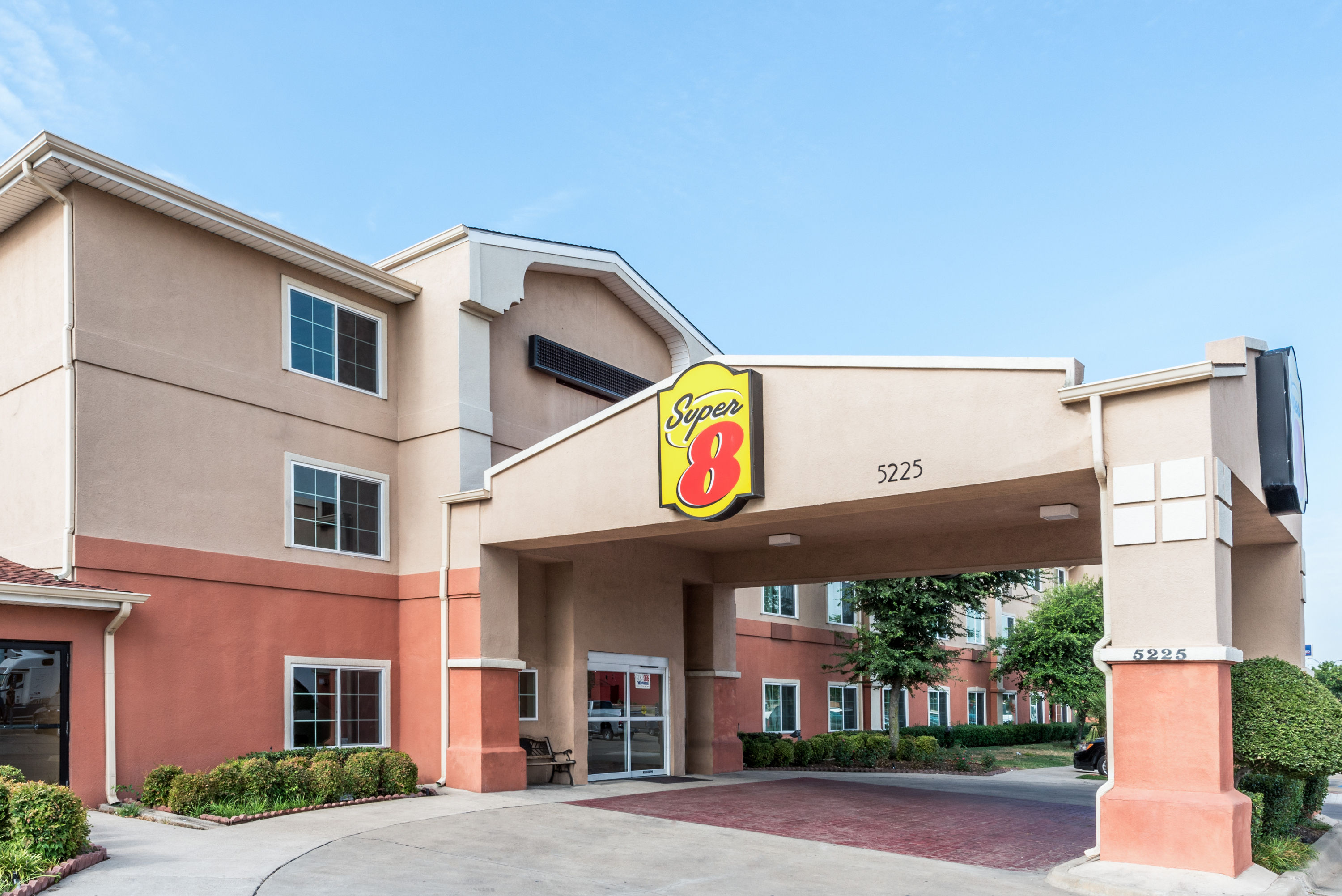 Super 8 by Wyndham Fort Worth North Fort Worth, TX Hotels