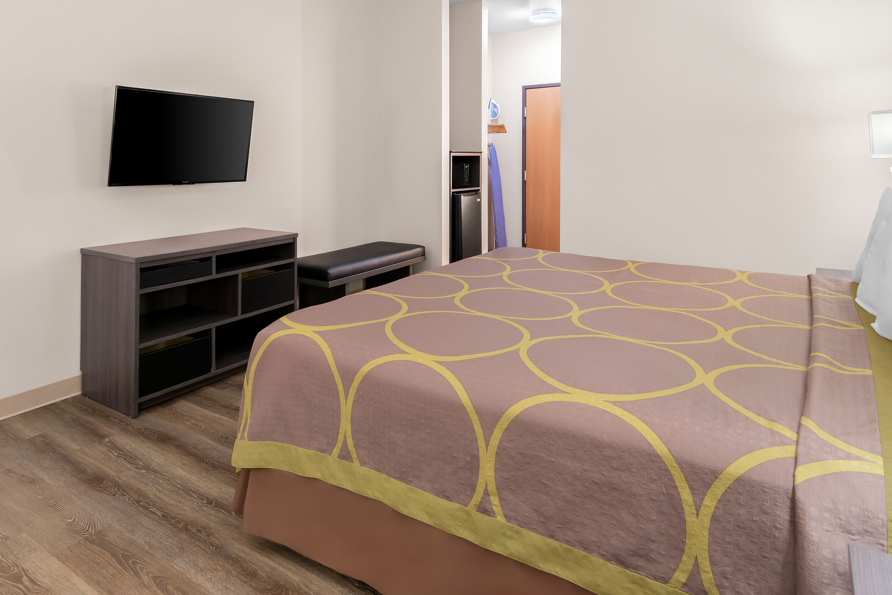 King bed guest room at the Super 8 by Wyndham Fort Worth Stockyards in Fort Worth, Texas