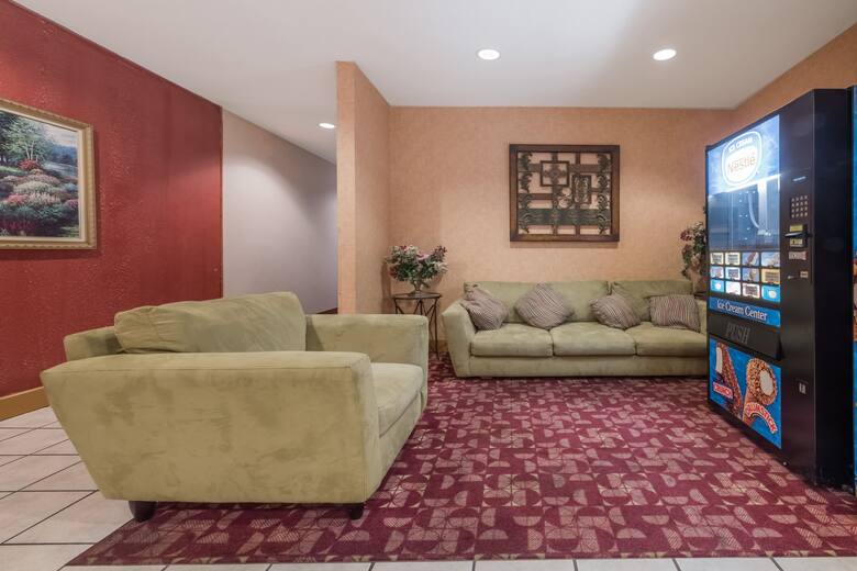 Super 8 Fort Worth South hotel lobby in Fort Worth, Texas
