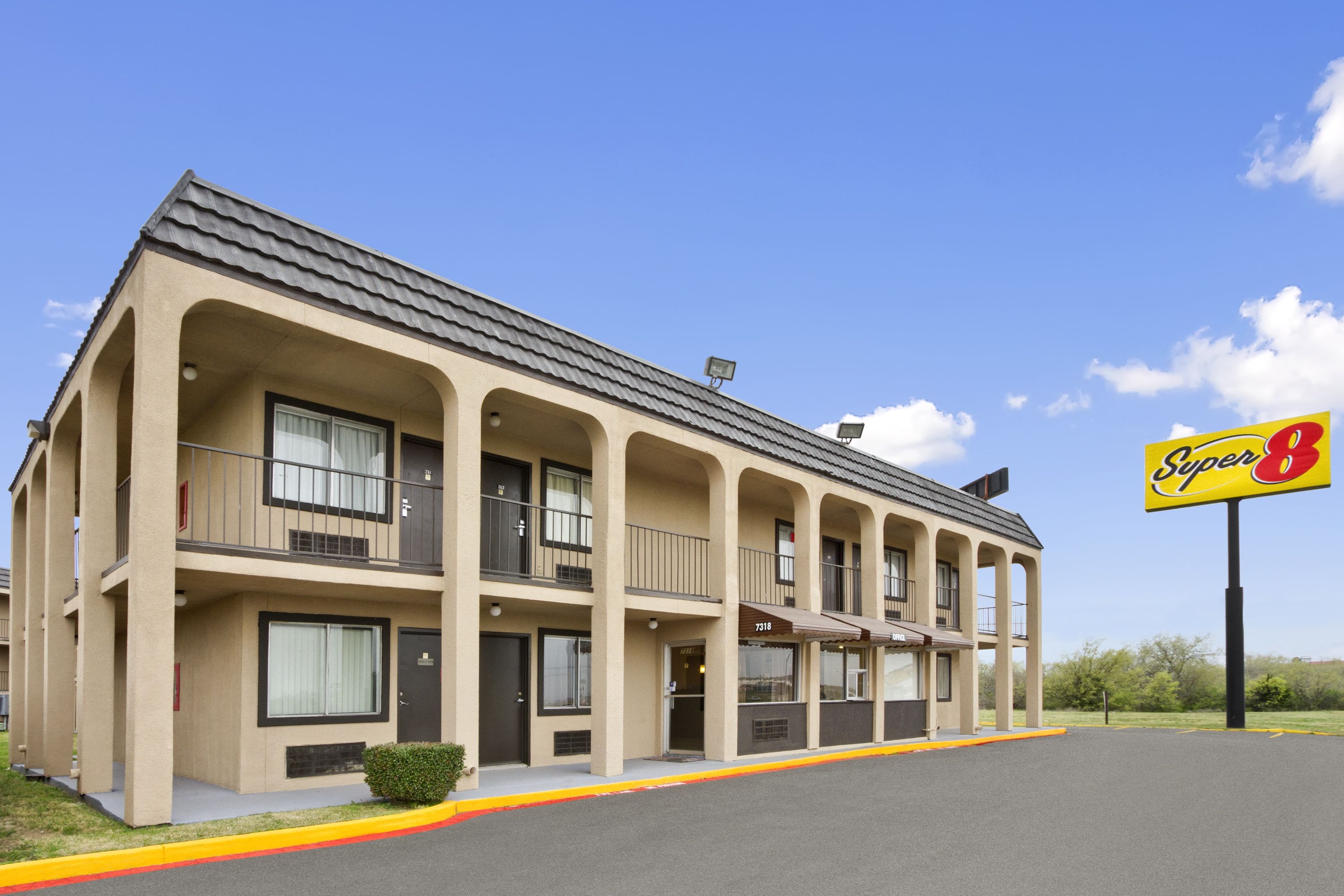 Exterior of Super 8 by Wyndham Fort Worth TX hotel in Fort Worth, Texas