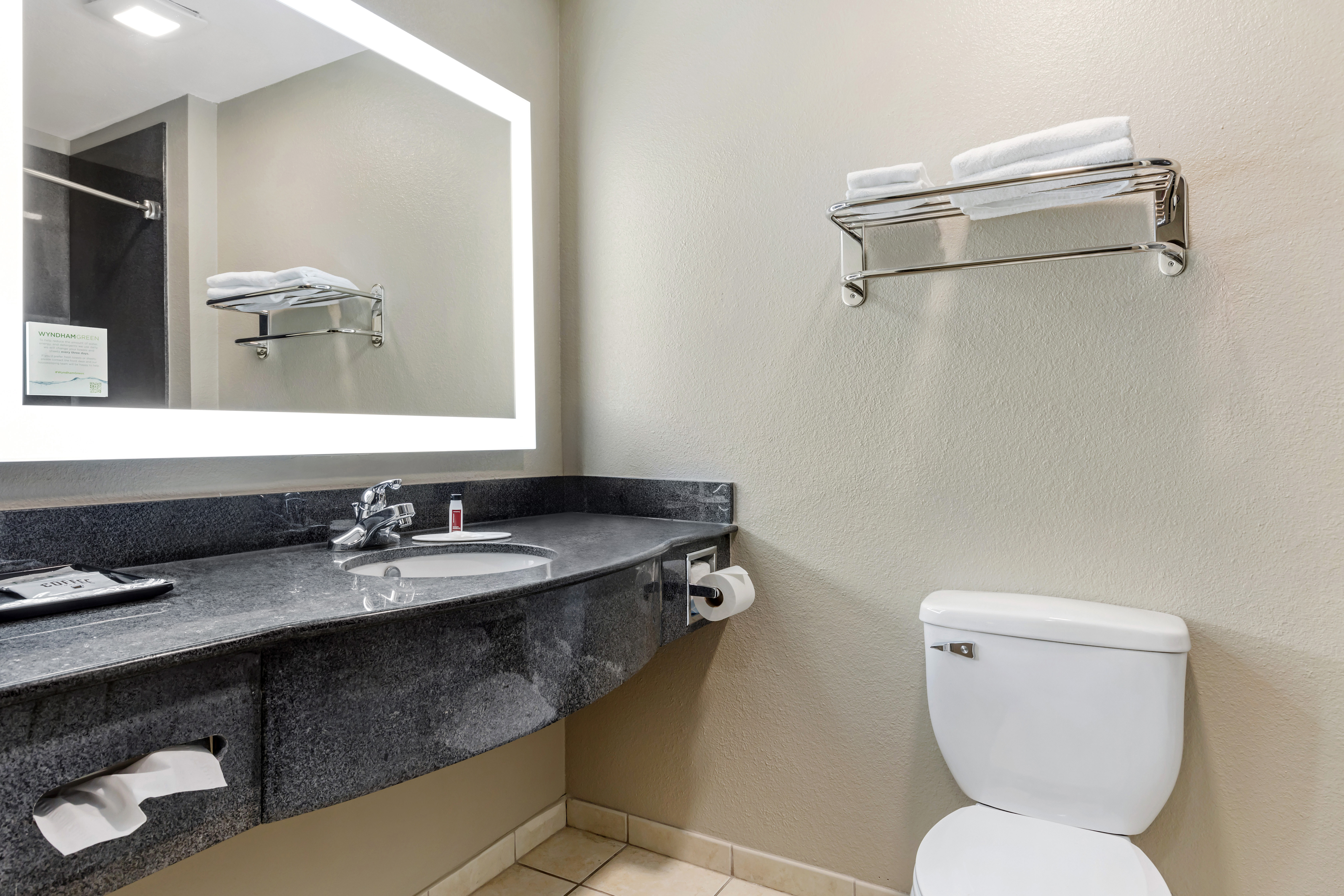Guest room bath at the Super 8 by Wyndham Harker Heights Killeen/Fort Cavazos in Harker Heights, Texas