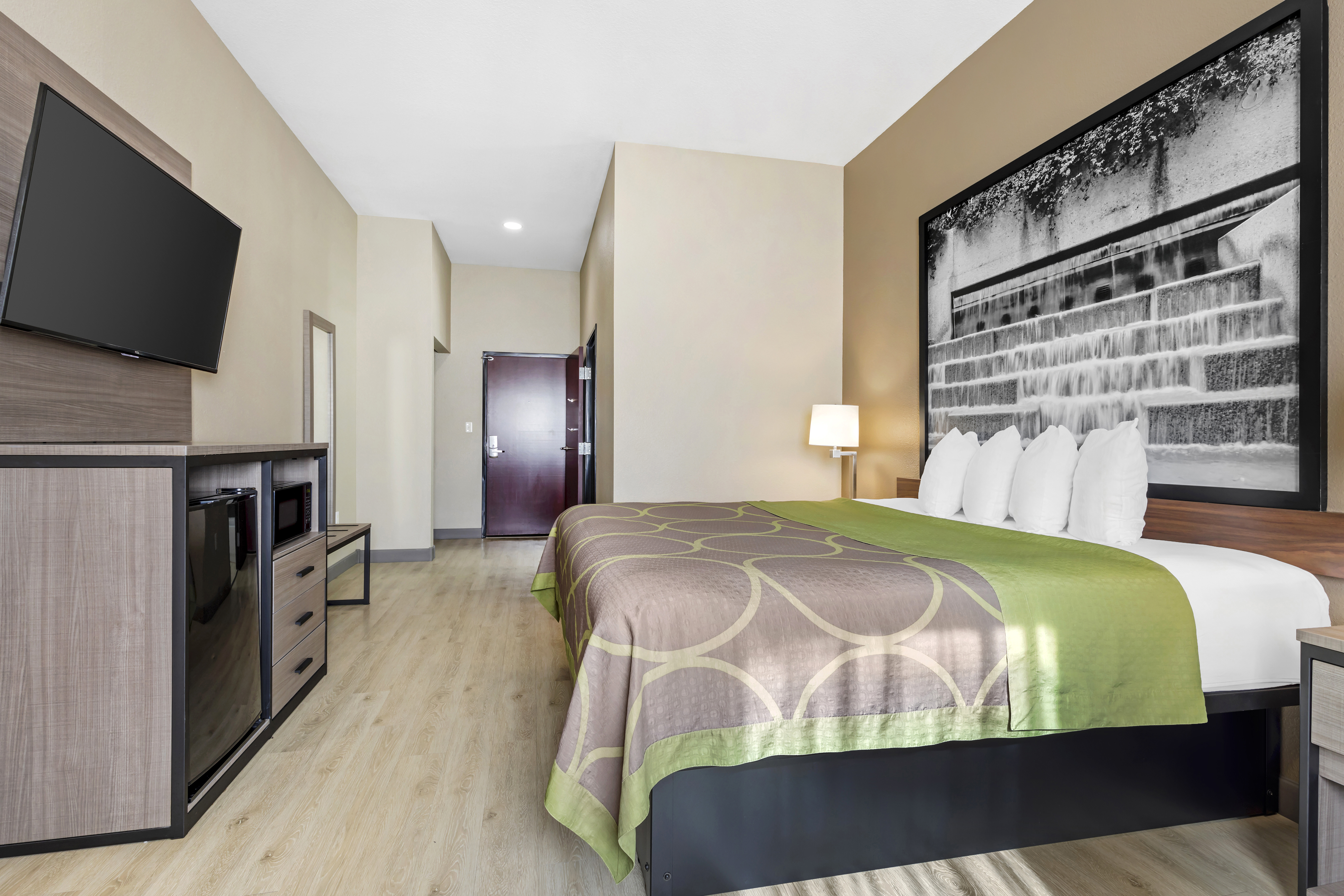 Guest room at the Super 8 by Wyndham Harker Heights Killeen/Fort Cavazos in Harker Heights, Texas