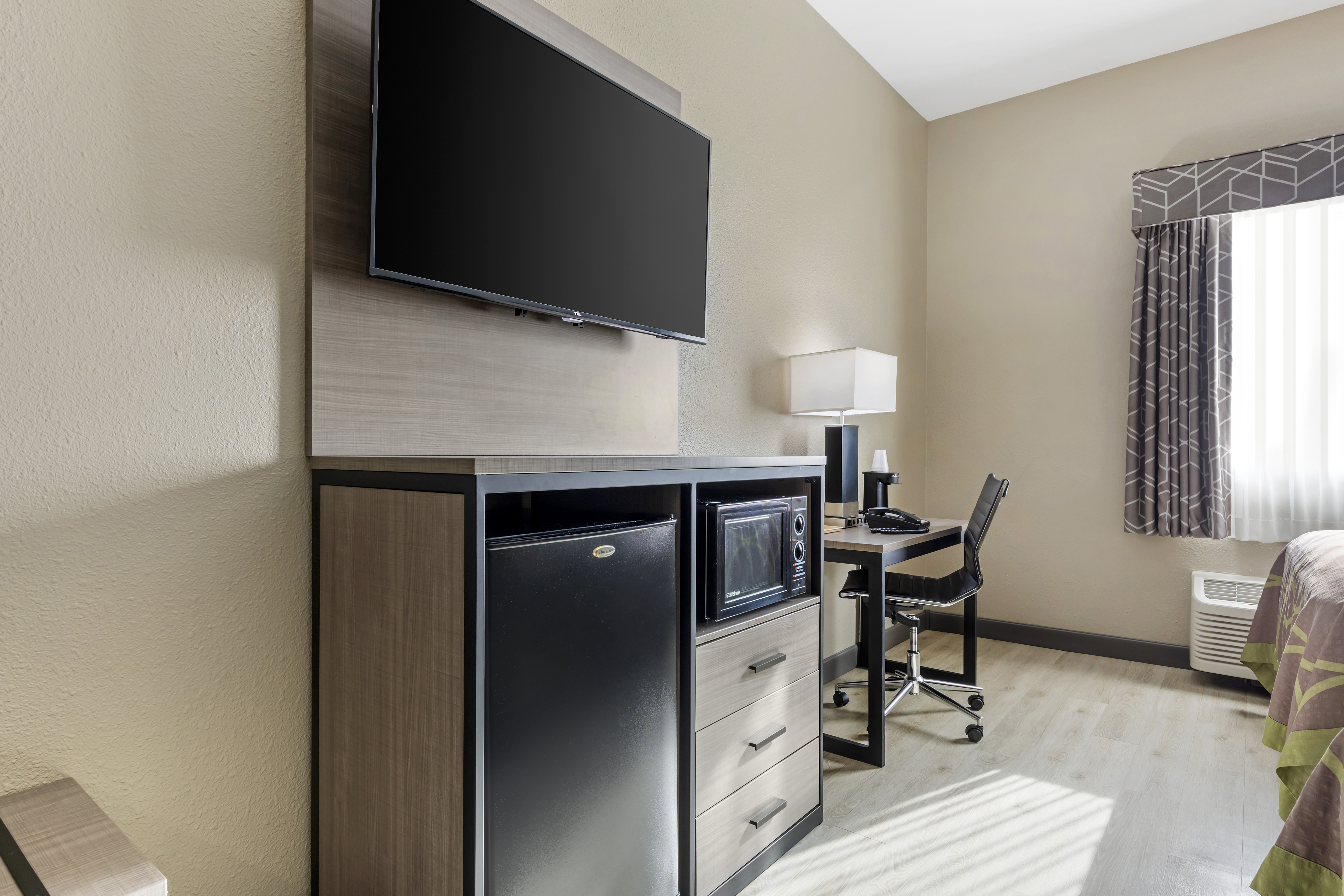 Guest room at the Super 8 by Wyndham Harker Heights Killeen/Fort Cavazos in Harker Heights, Texas