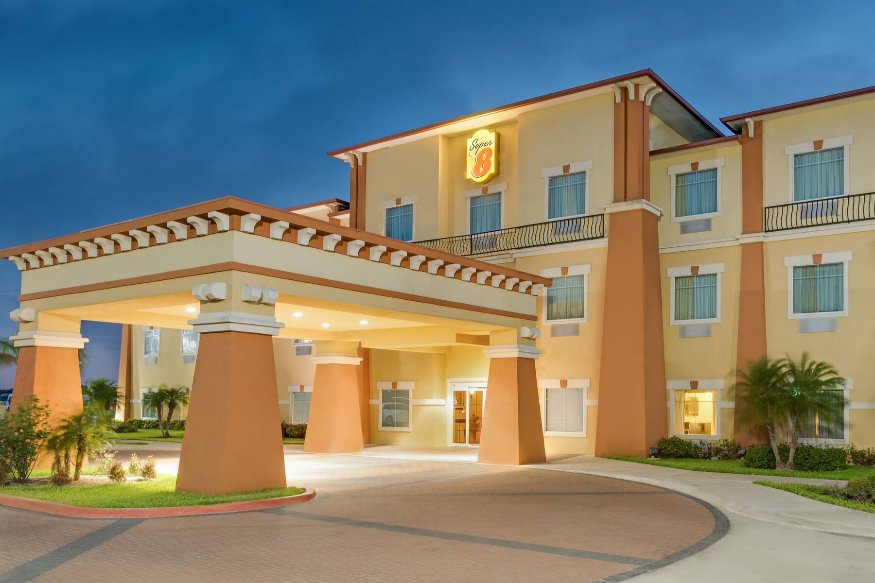 Exterior of Super 8 Hidalgo/McAllen Area hotel in Hidalgo, Texas Exterior of Super 8 Hidalgo/McAllen Area hotel in Hidalgo, Texas