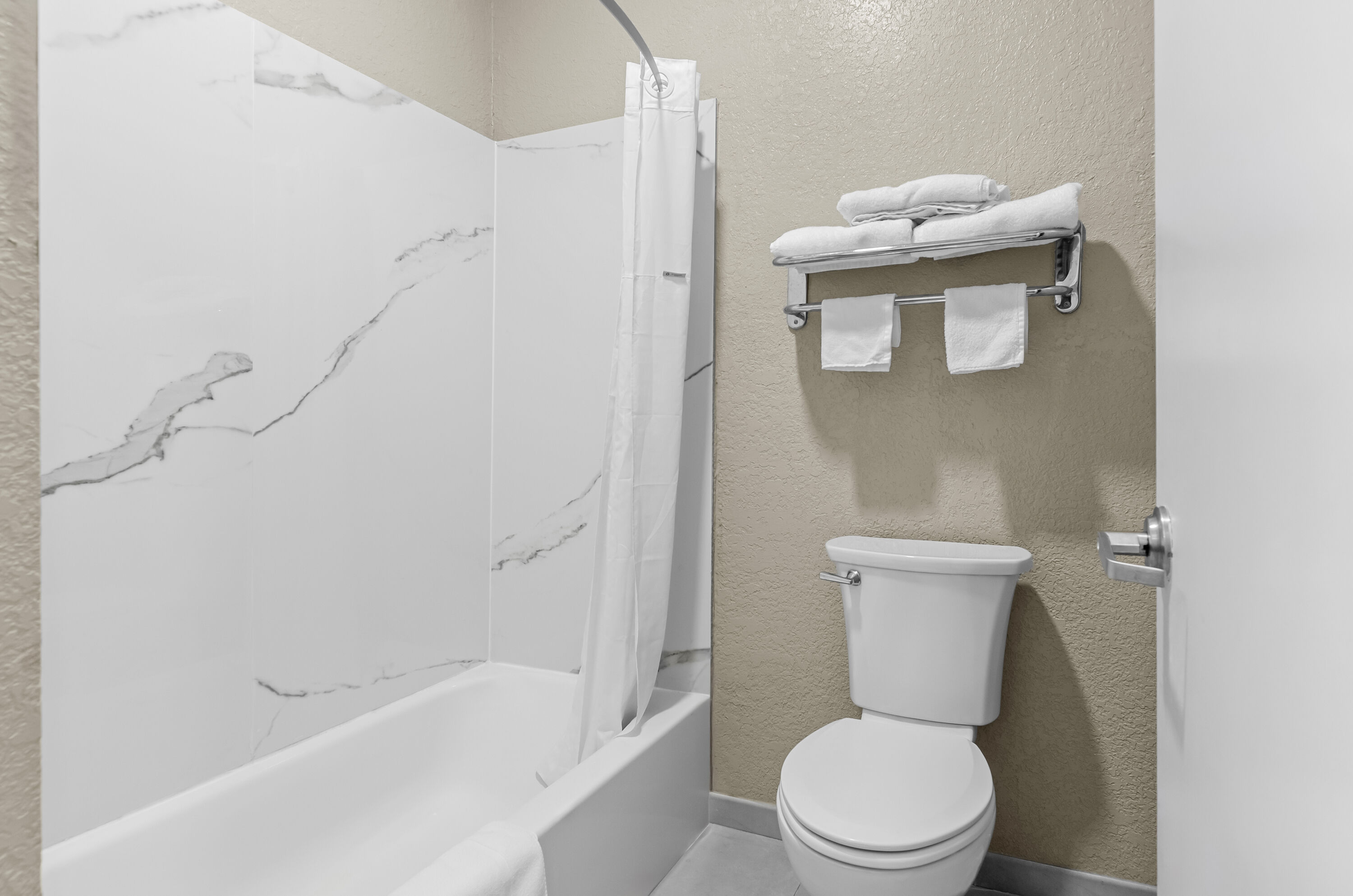 Guest room bath at the Super 8 by Wyndham Houston/Brookhollow NW in Houston, Texas