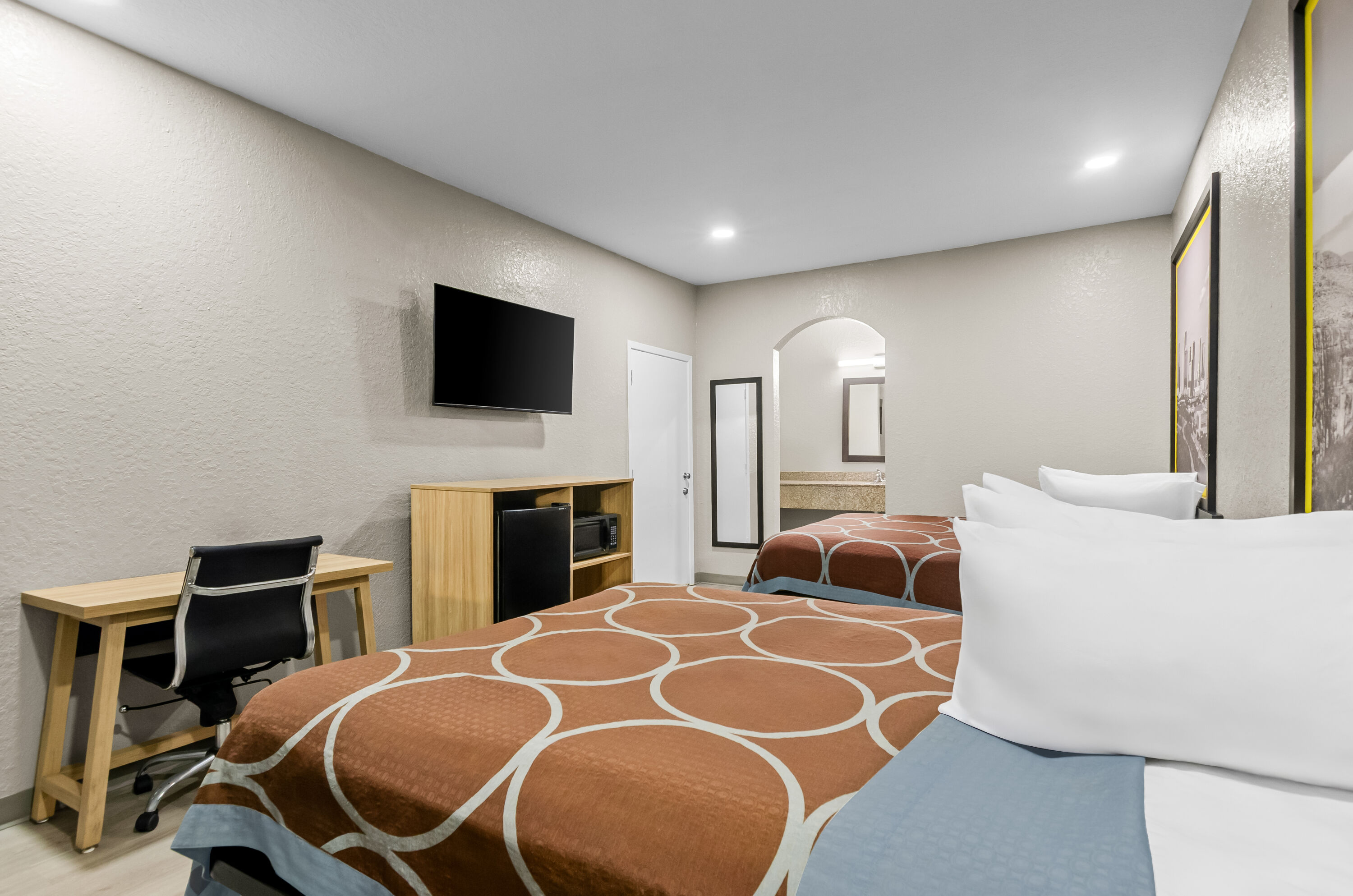 Double bed guest room at the Super 8 by Wyndham Houston/Brookhollow NW in Houston, Texas