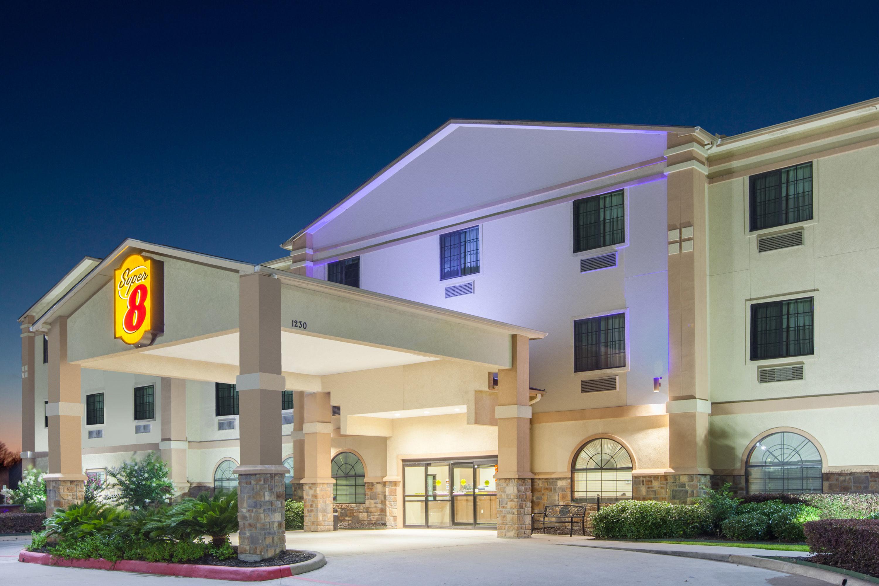 Super 8 by Wyndham IAH West/Greenspoint Houston TX Hotels